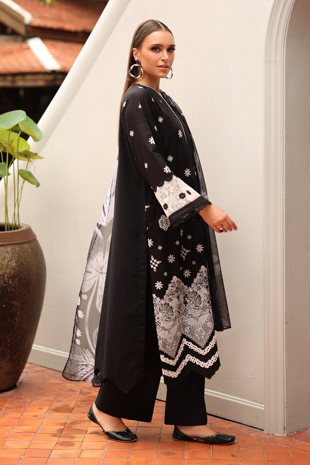 EMBROIDERED LAWN UF-4192