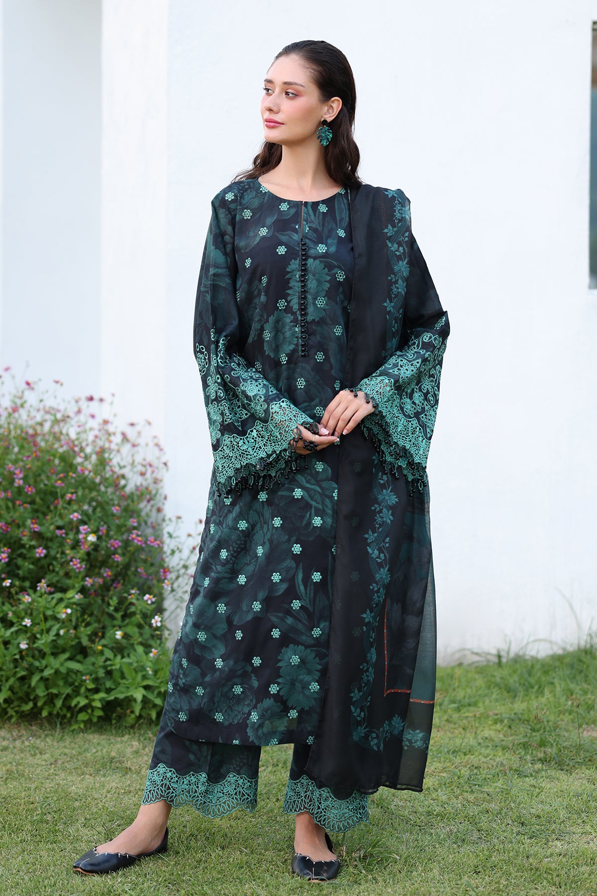 EMBROIDERED PRINTED LAWN UF-4245