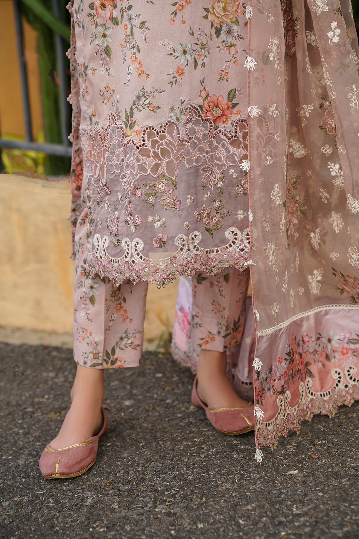 EMBROIDERED LAWN UF-585
