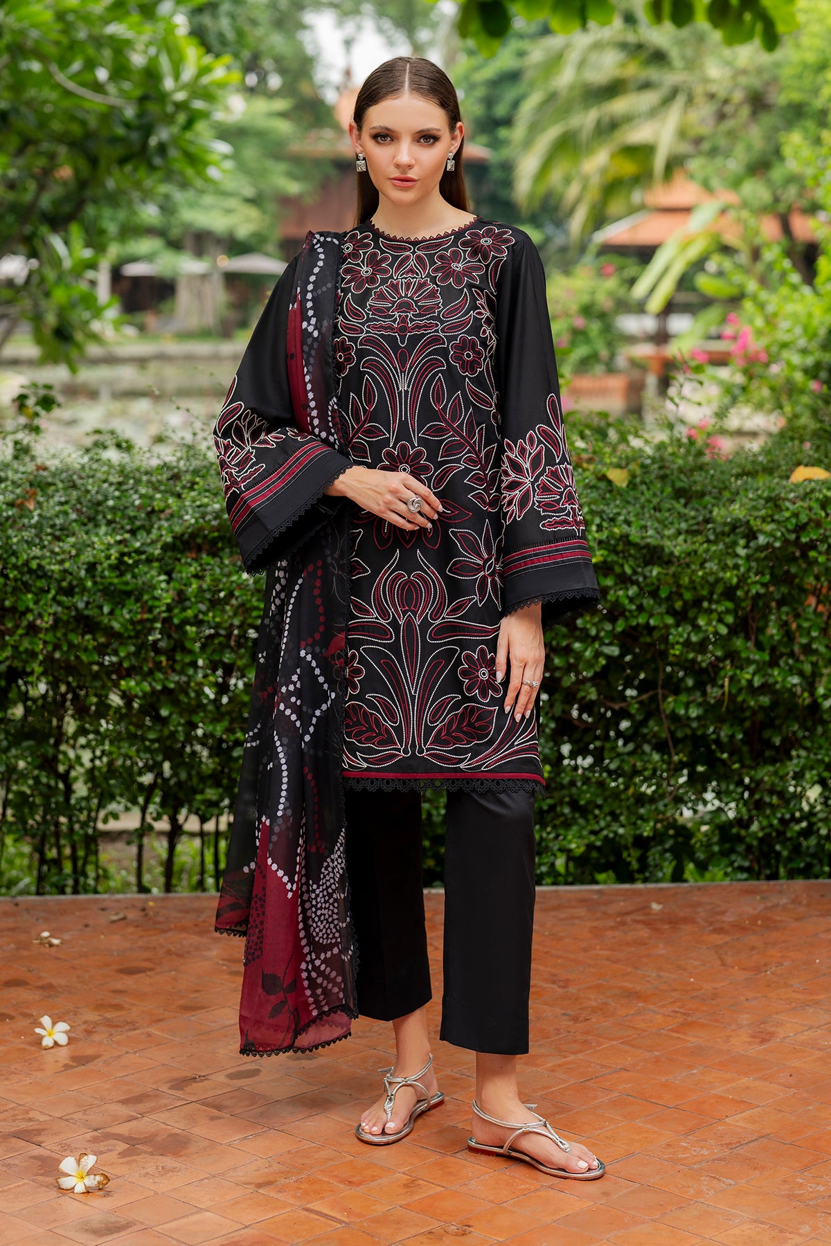 EMBROIDERED LAWN UF-4200