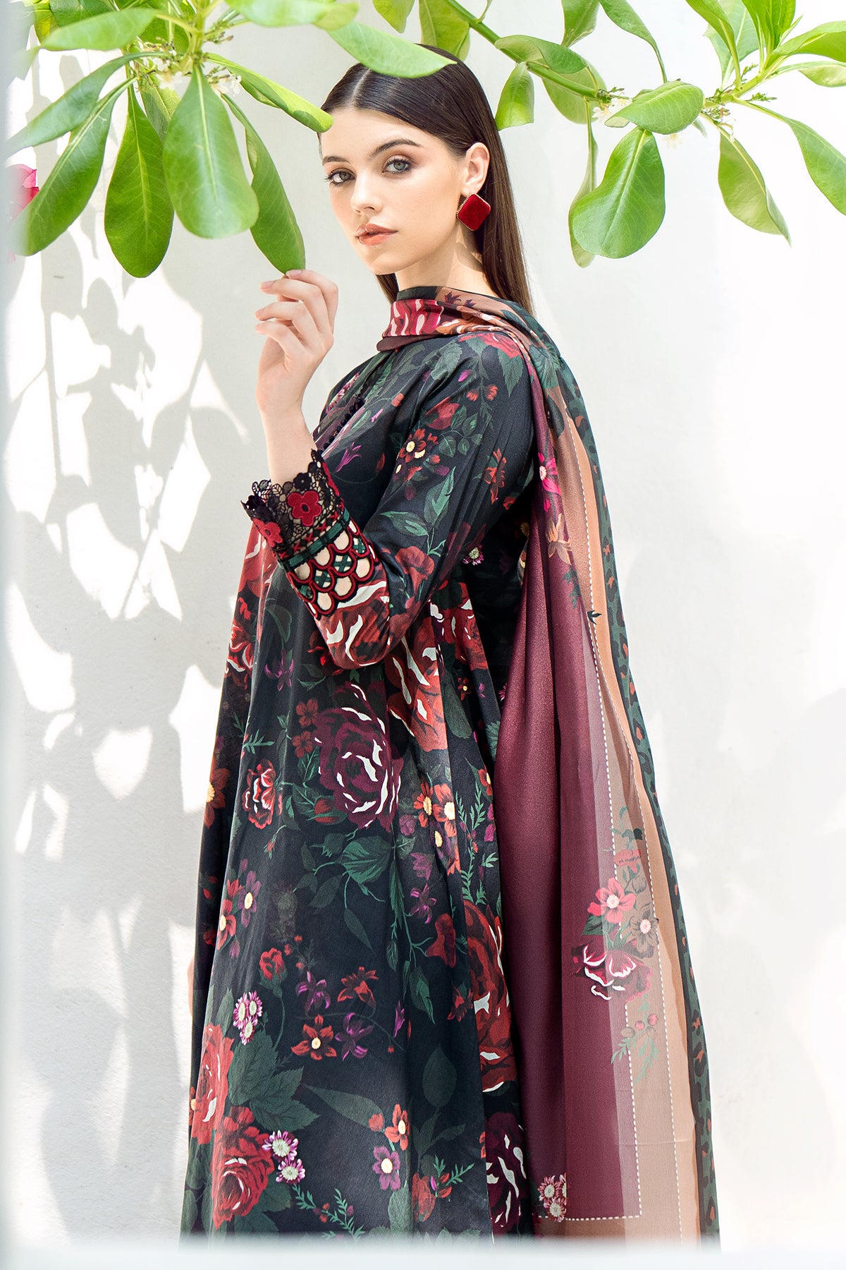 EMBROIDERED PRINTED LAWN UF-547