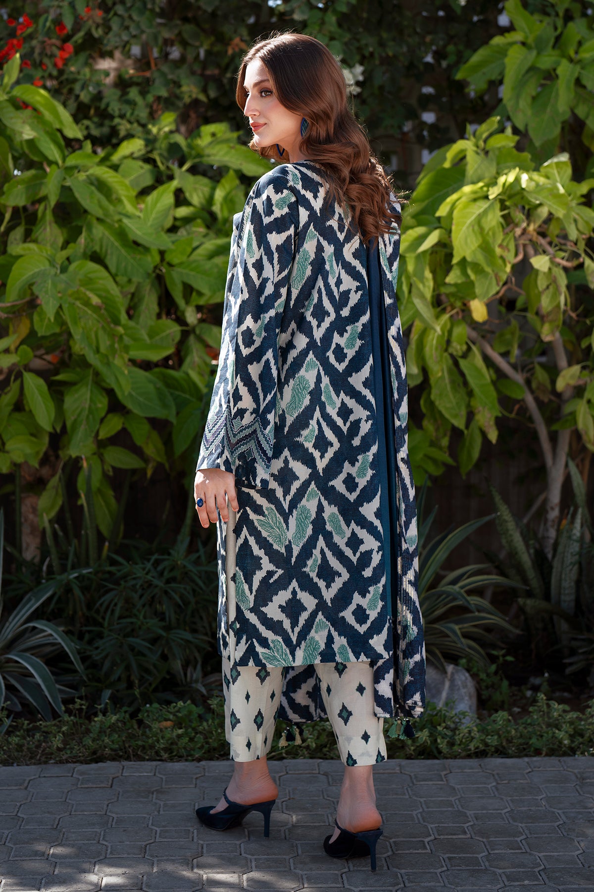 EMBROIDERED PRINTED LAWN UF-4069