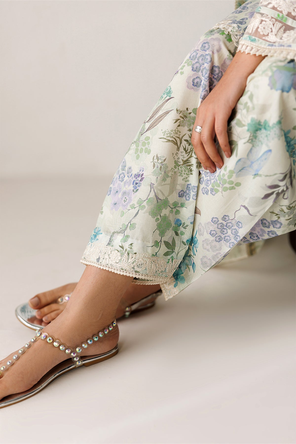 EMBROIDERED LAWN SF-4417