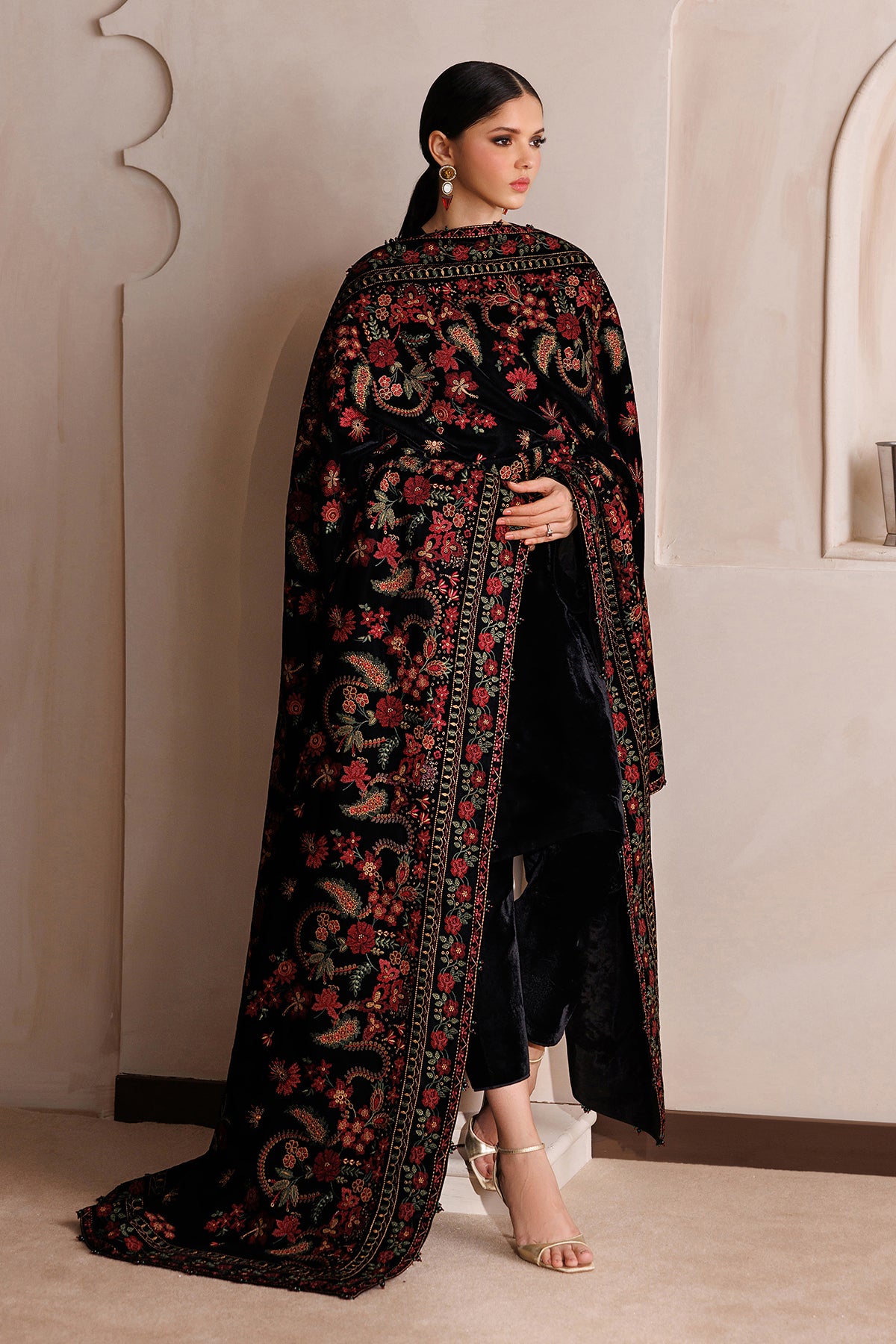 EMBROIDERED VELVET SHAWL VS-67