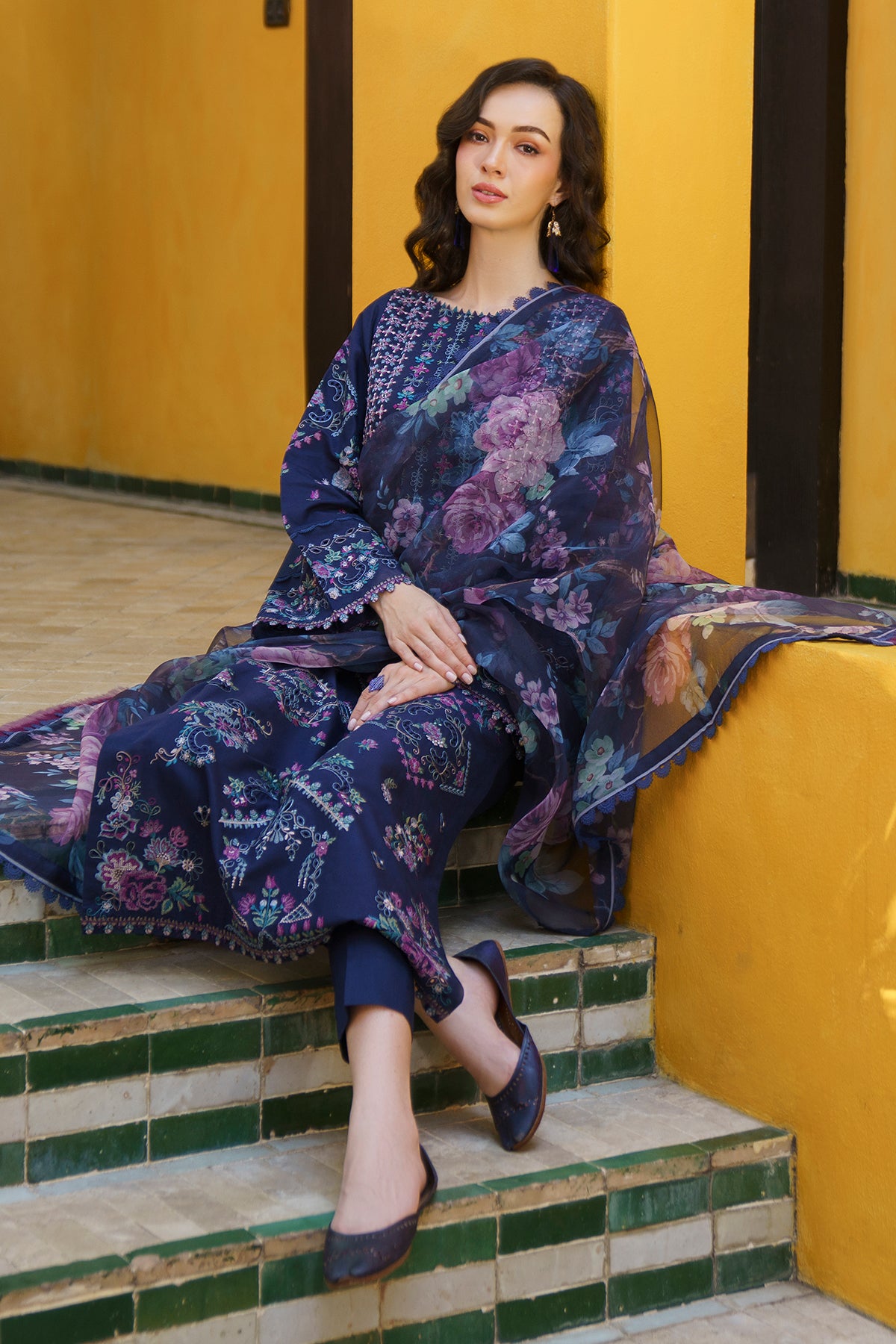 EMBROIDERED LAWN UF-570
