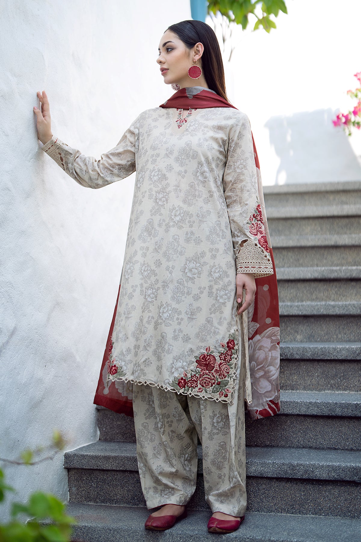 EMBROIDERED PRINTED LAWN UF-549