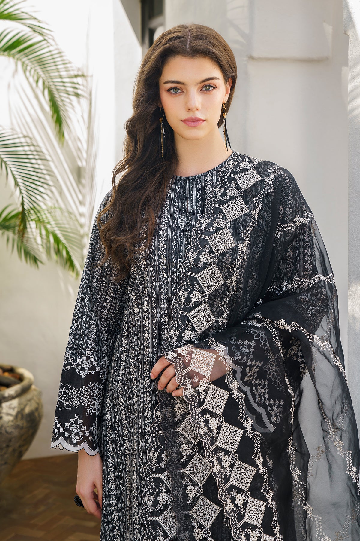 EMBROIDERED PRINTED LAWN UF-573