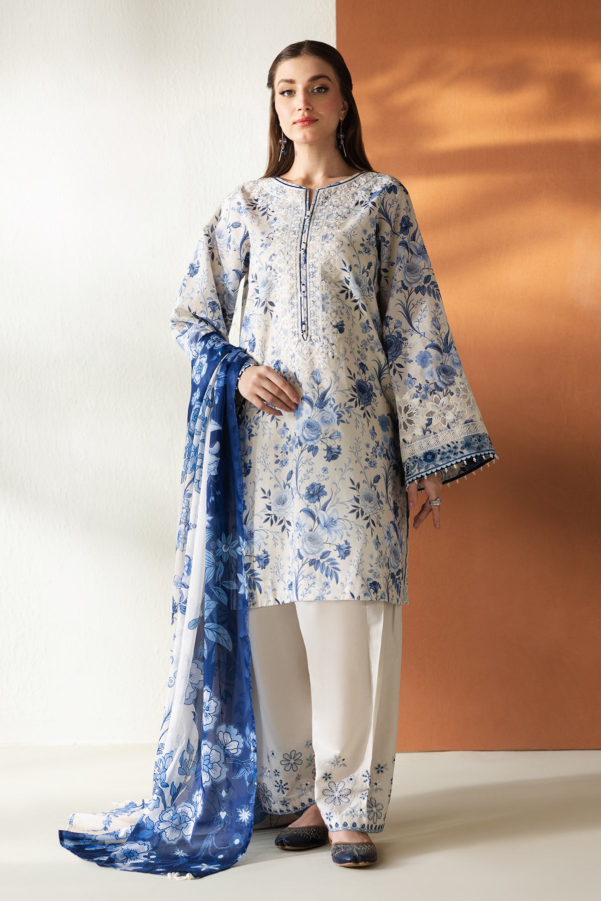 EMBROIDERED LAWN UF-4429