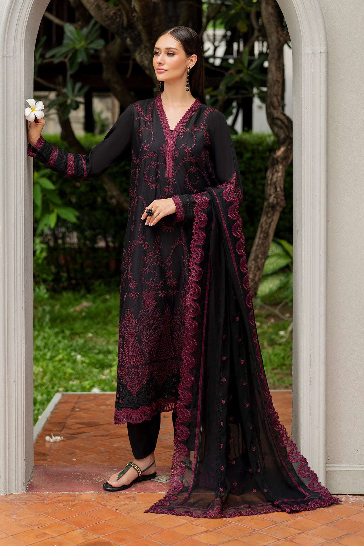 EMBROIDERED LAWN UF-4202