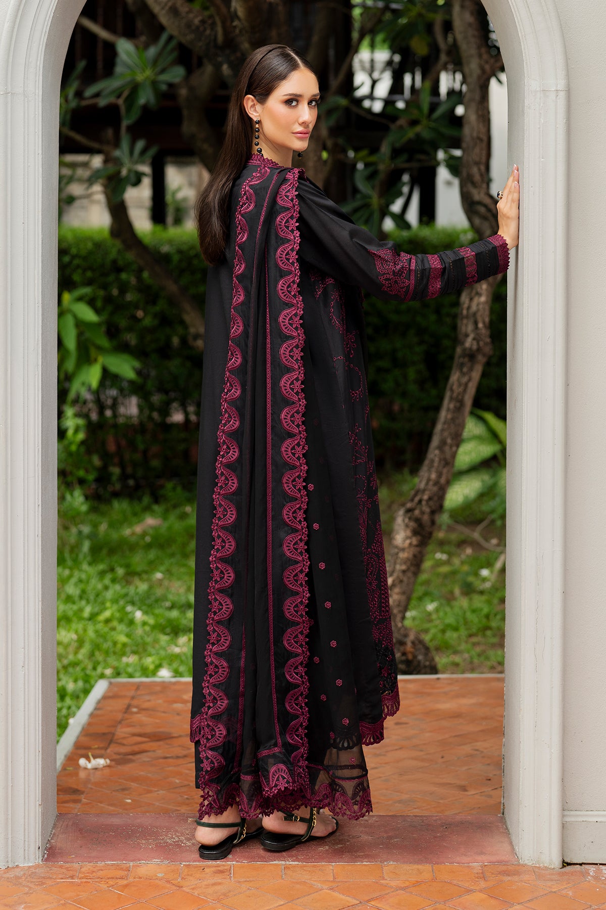 EMBROIDERED LAWN UF-4202