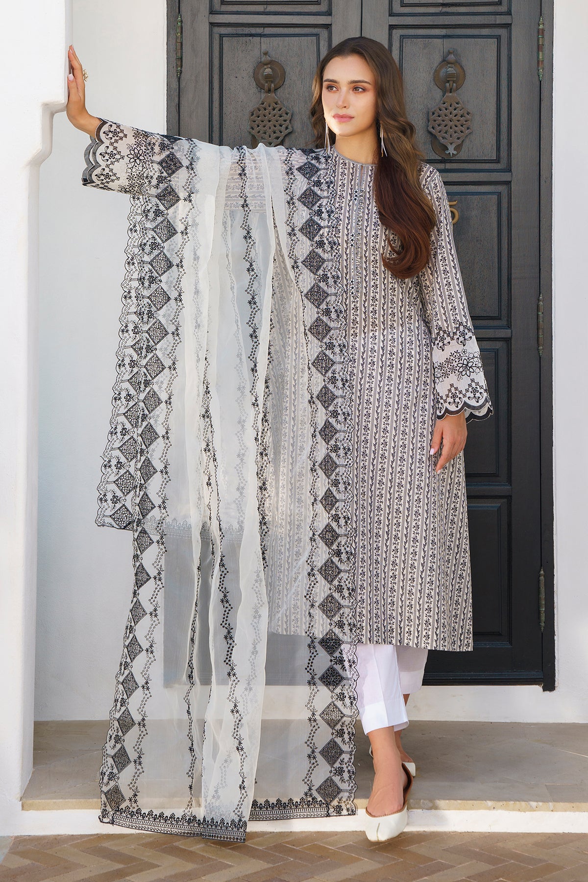 EMBROIDERED PRINTED LAWN UF-574