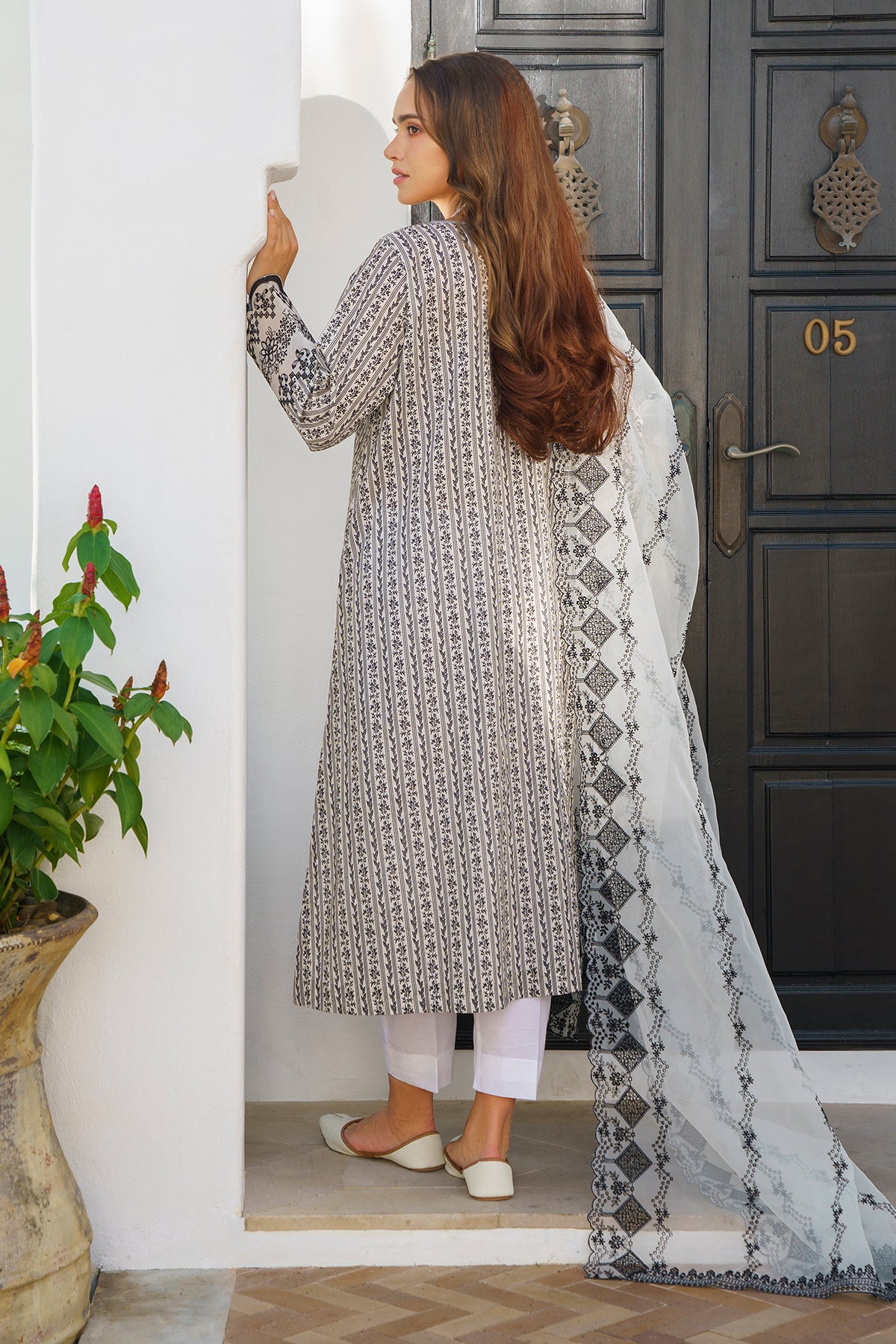 EMBROIDERED PRINTED LAWN UF-574
