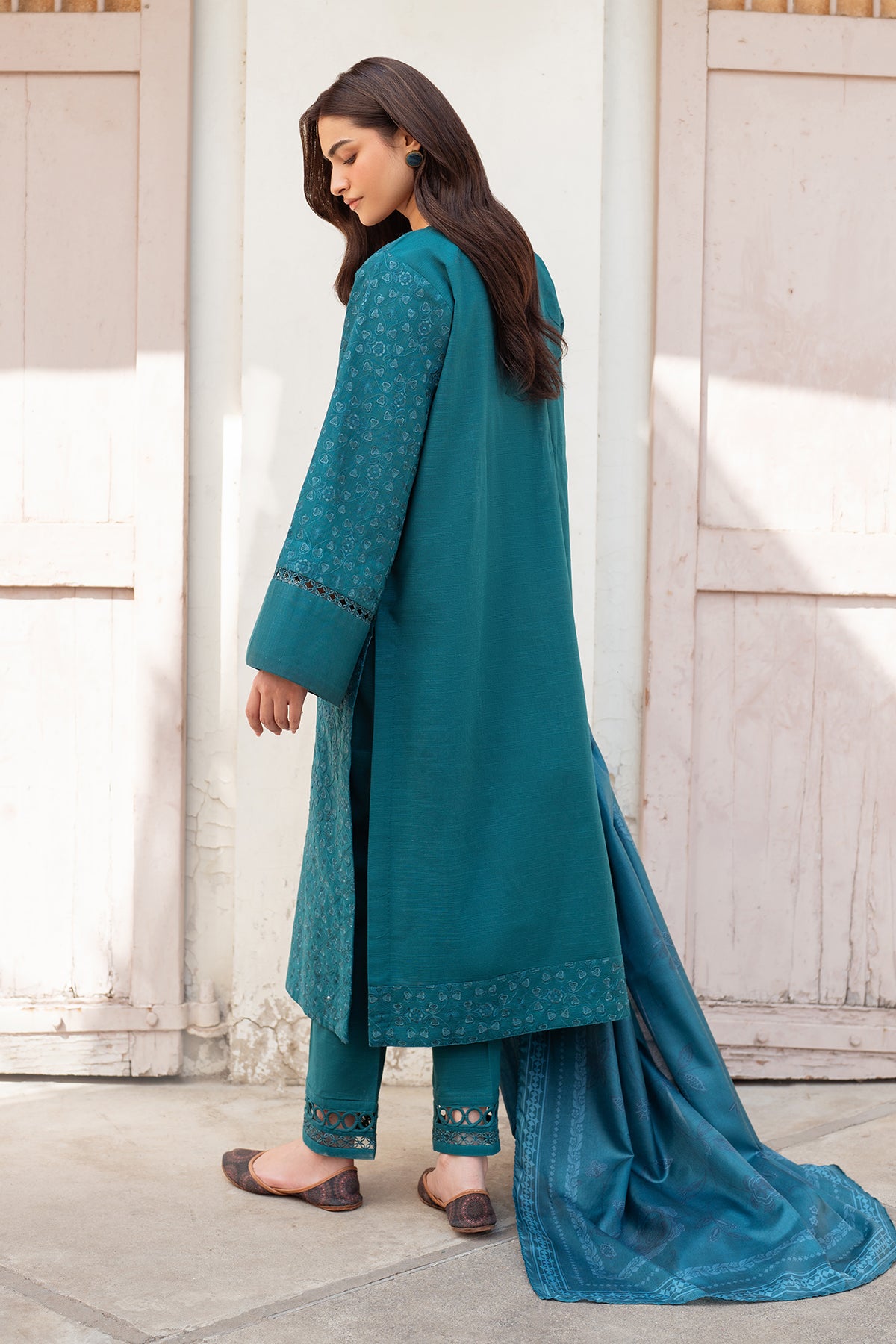 EMBROIDERED KHADDAR UF-4001