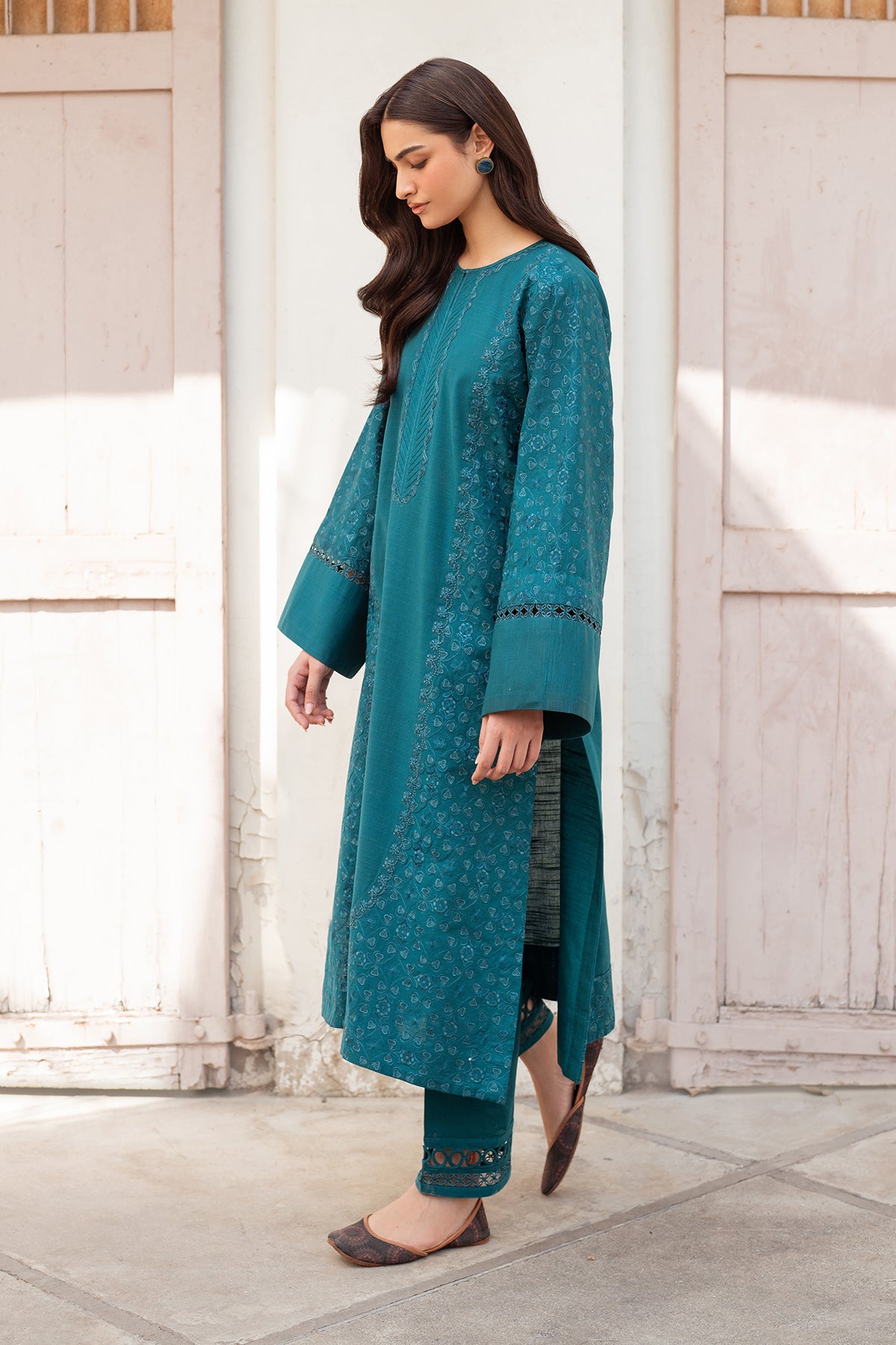 EMBROIDERED KHADDAR UF-4001