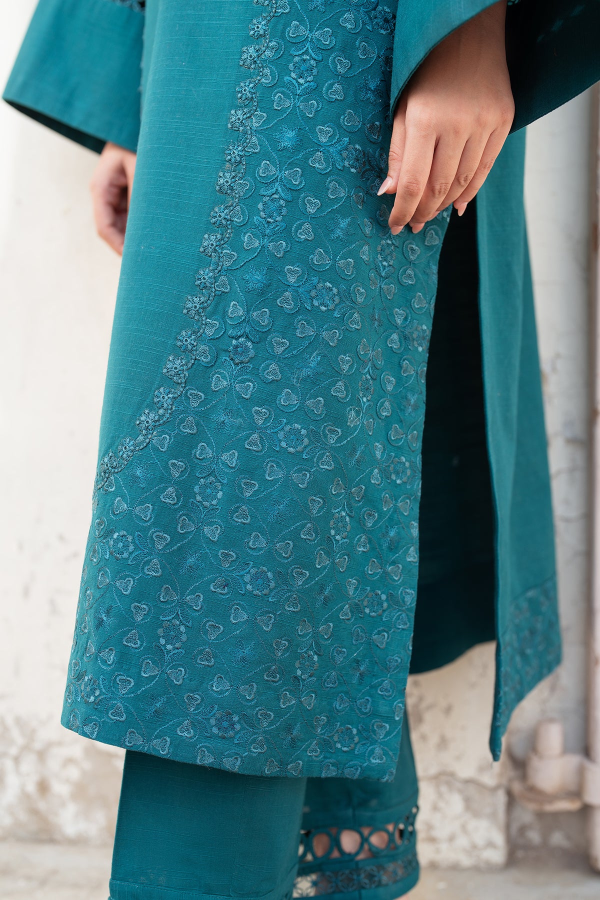 EMBROIDERED KHADDAR UF-4001