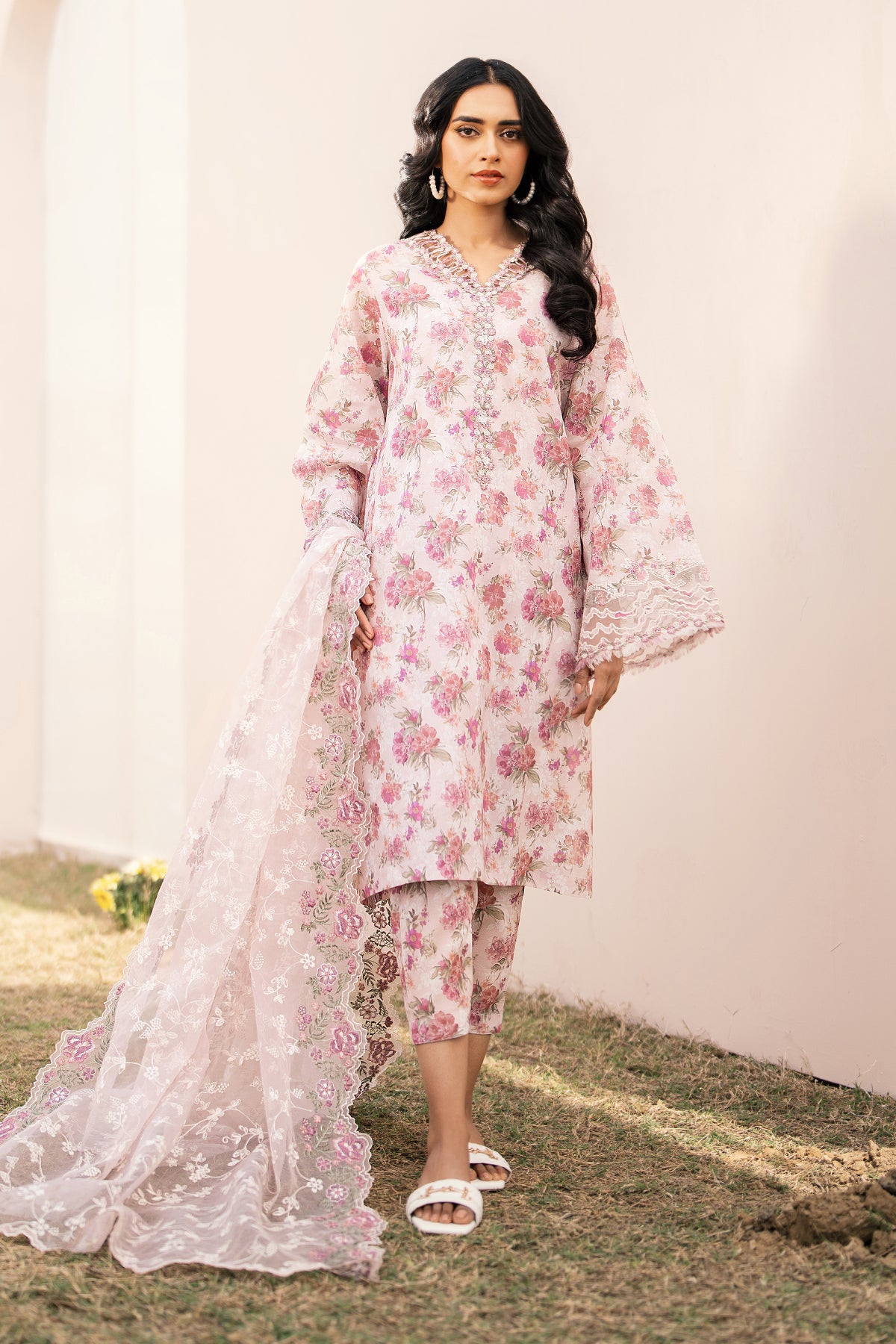 EMBROIDERED PRINTED LAWN UF-592
