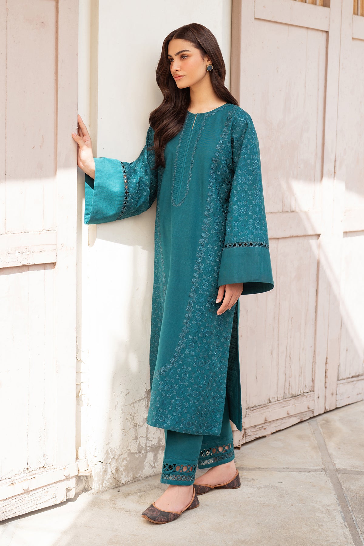 EMBROIDERED KHADDAR UF-4001