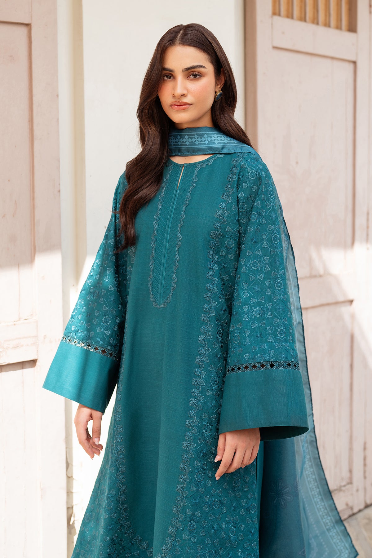 EMBROIDERED KHADDAR UF-4001