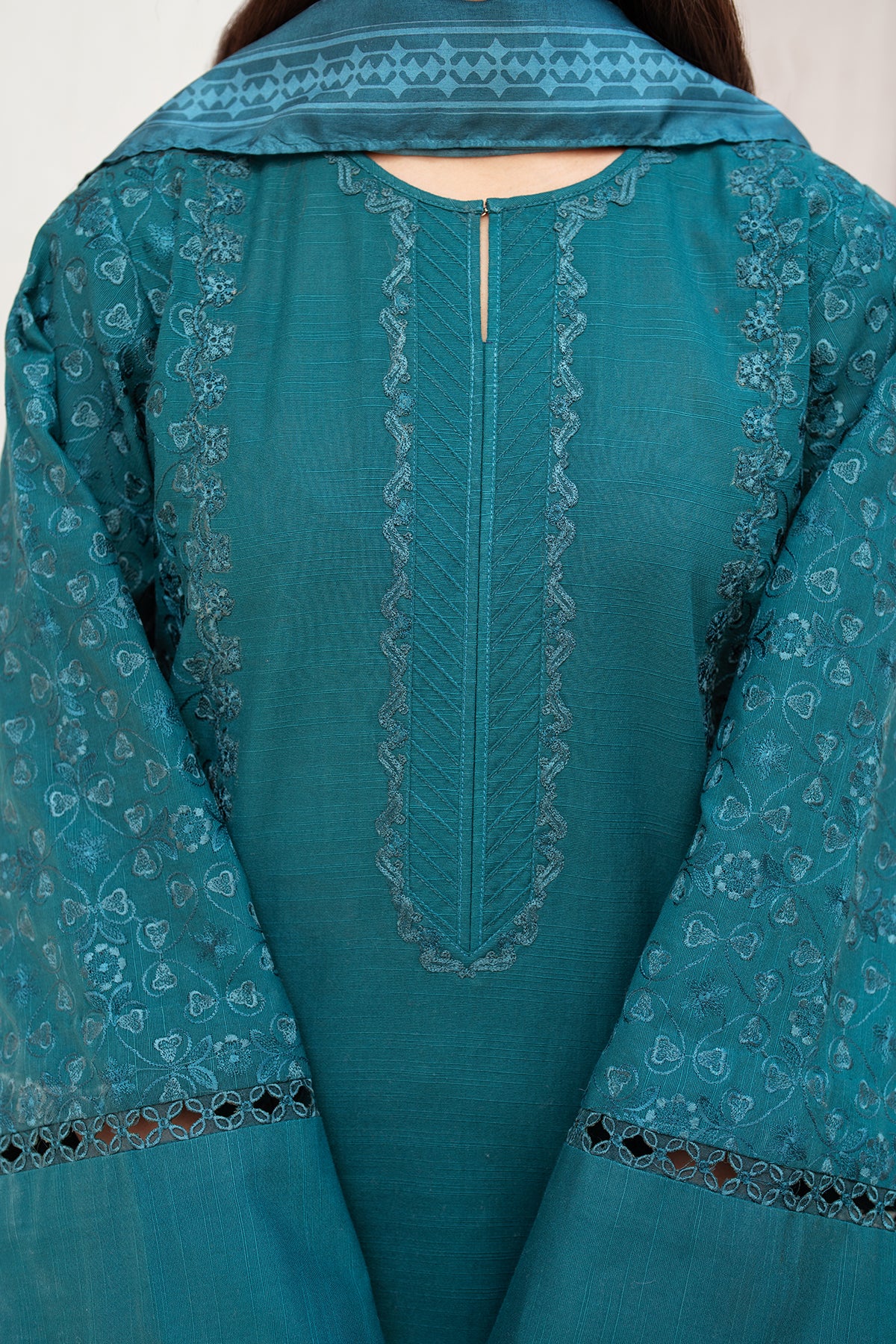 EMBROIDERED KHADDAR UF-4001