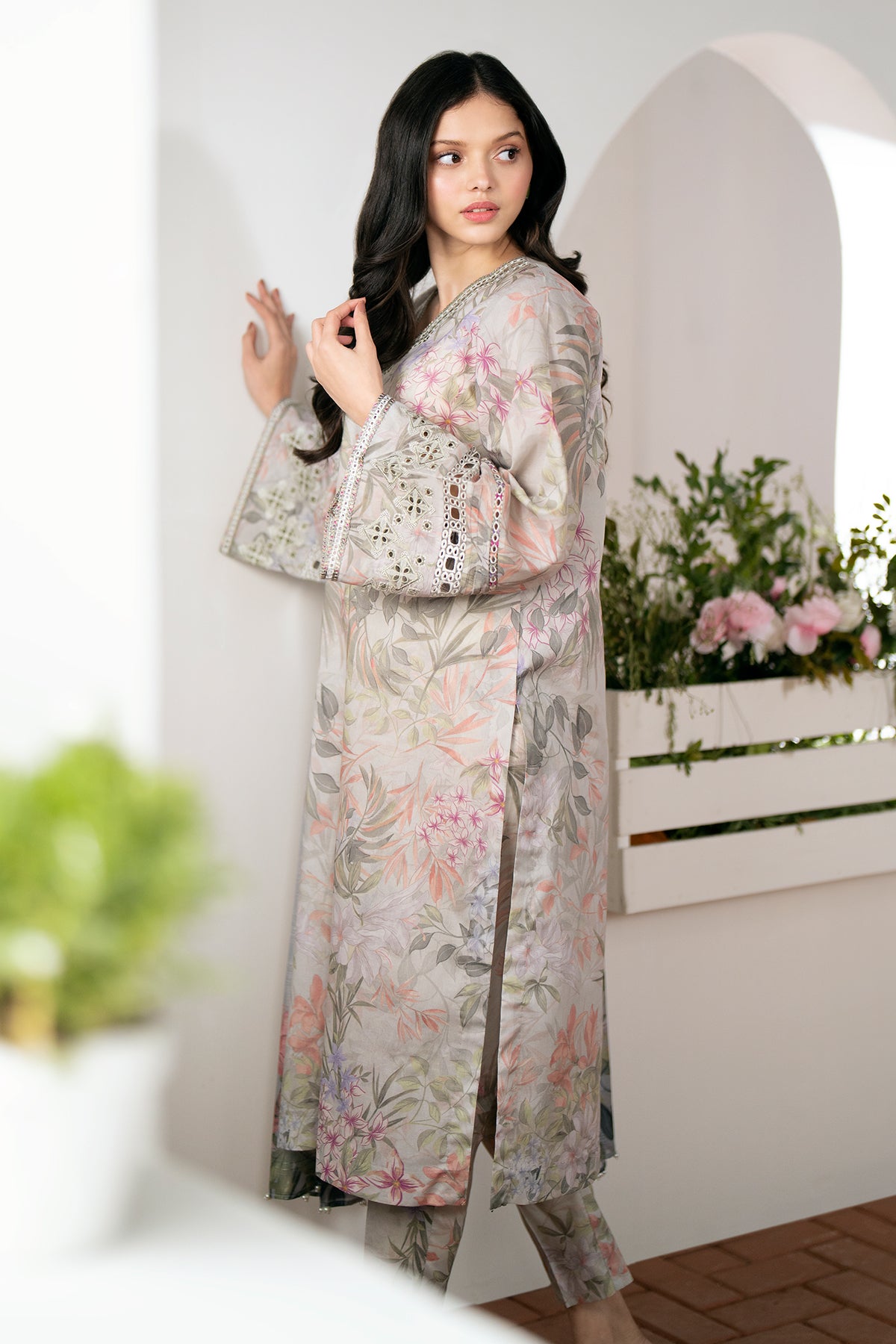 EMBROIDERED LAWN UF-528