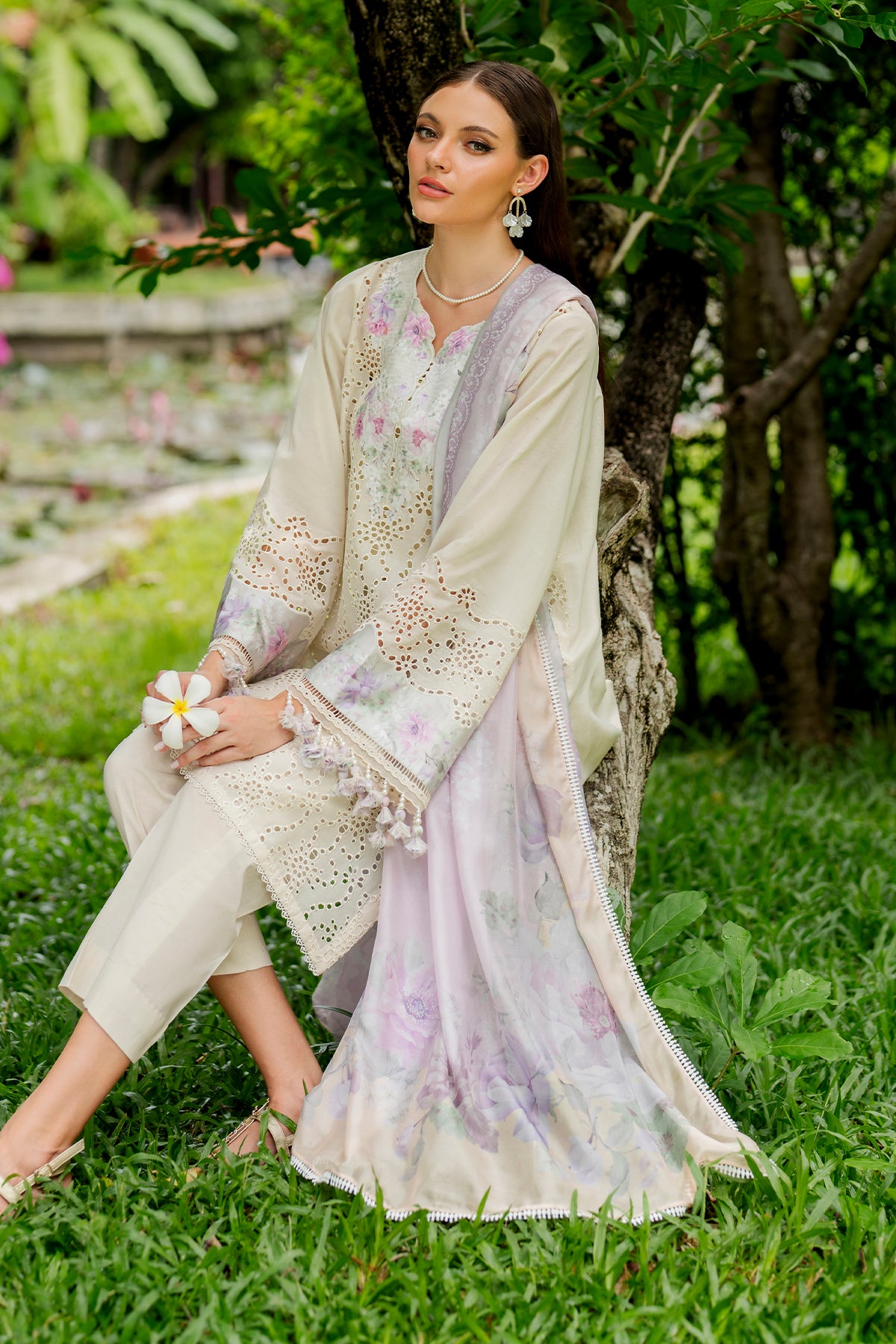 EMBROIDERED SCHIFFLI PR-1175