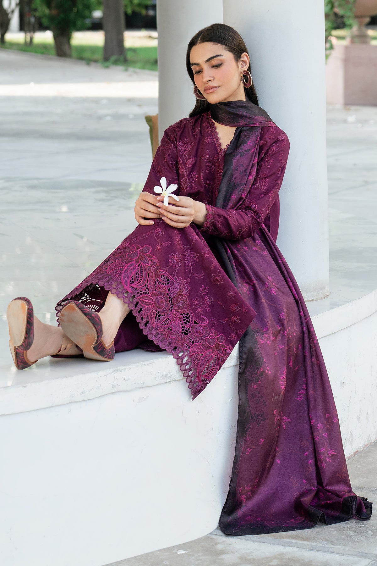 EMBROIDERED KHADDAR UF-4002