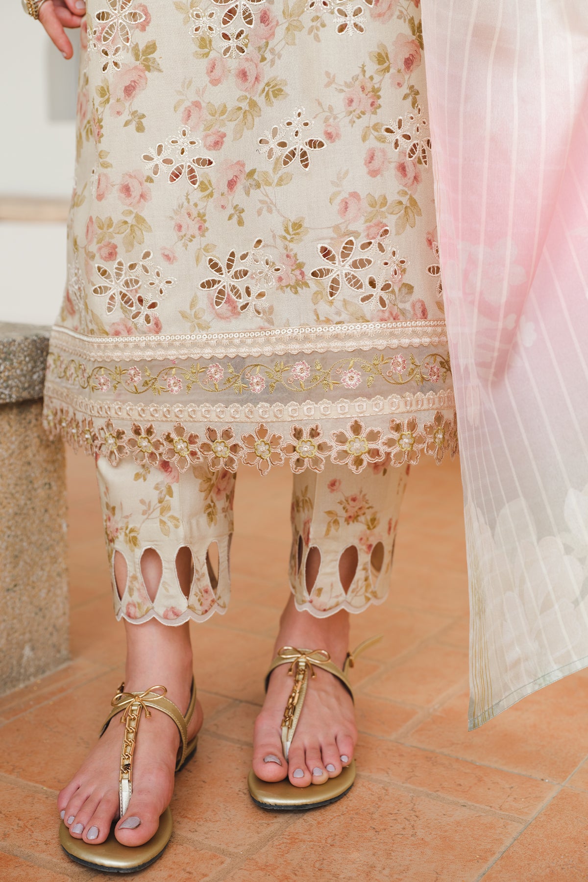 EMBROIDERED PRINTED LAWN UF-656