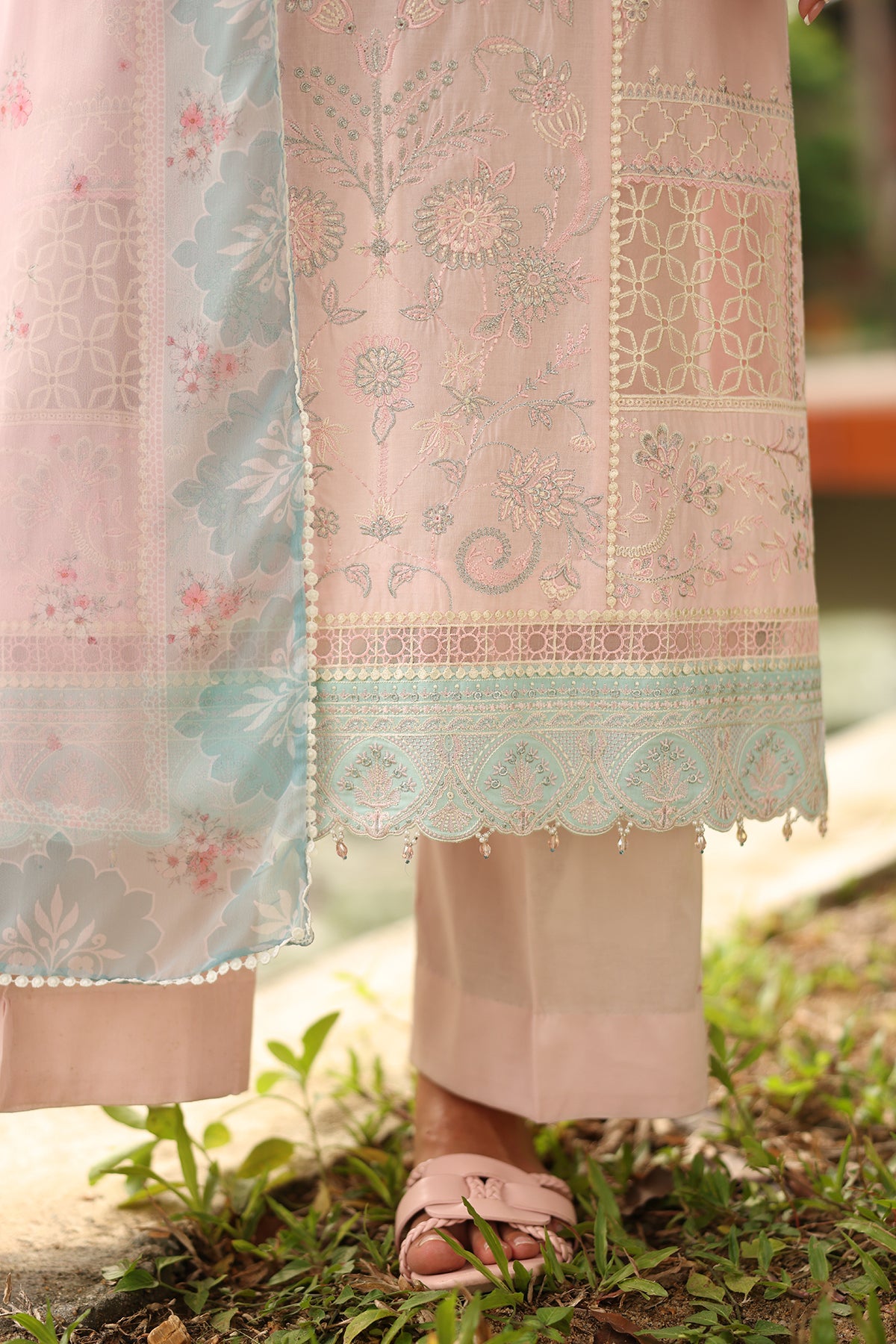 EMBROIDERED LAWN UF-4260