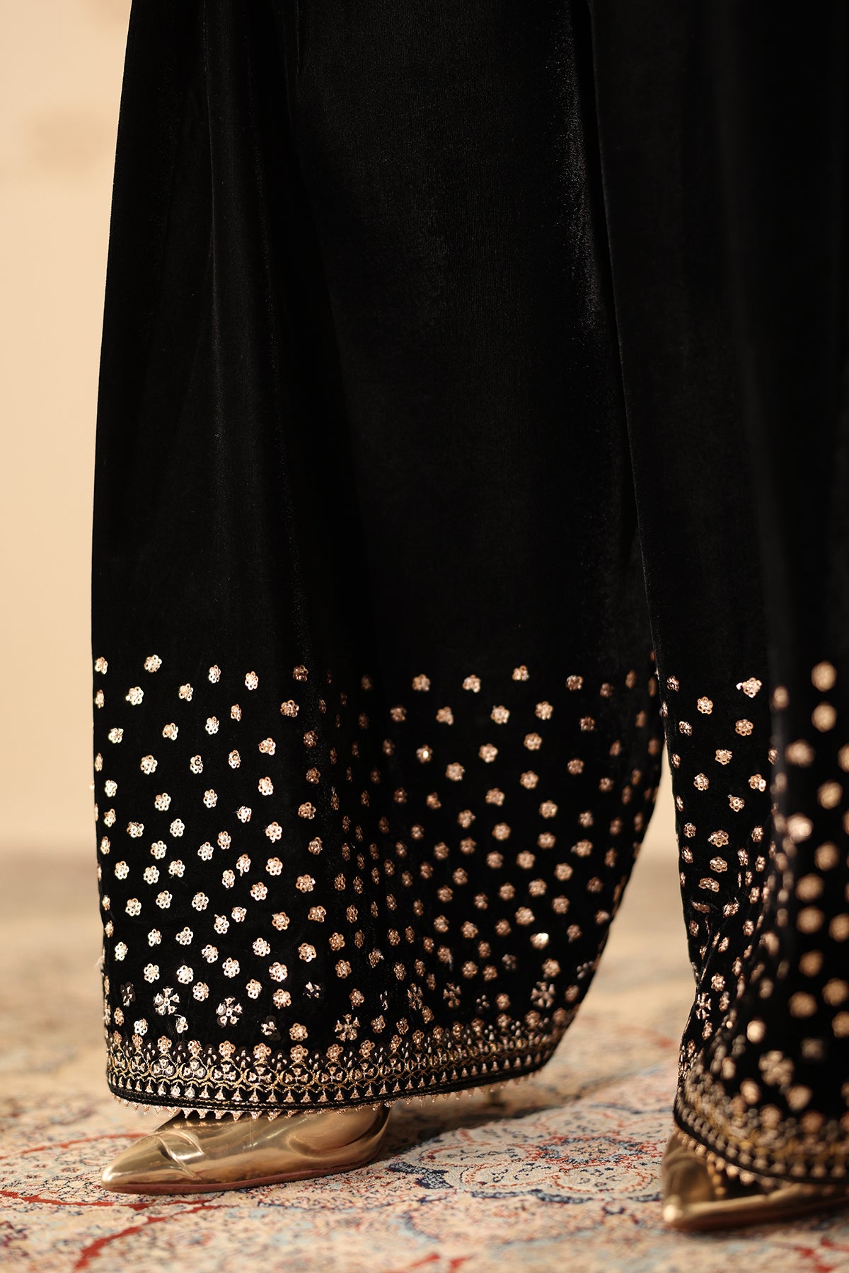 EMBROIDERED VELVET UF-4316