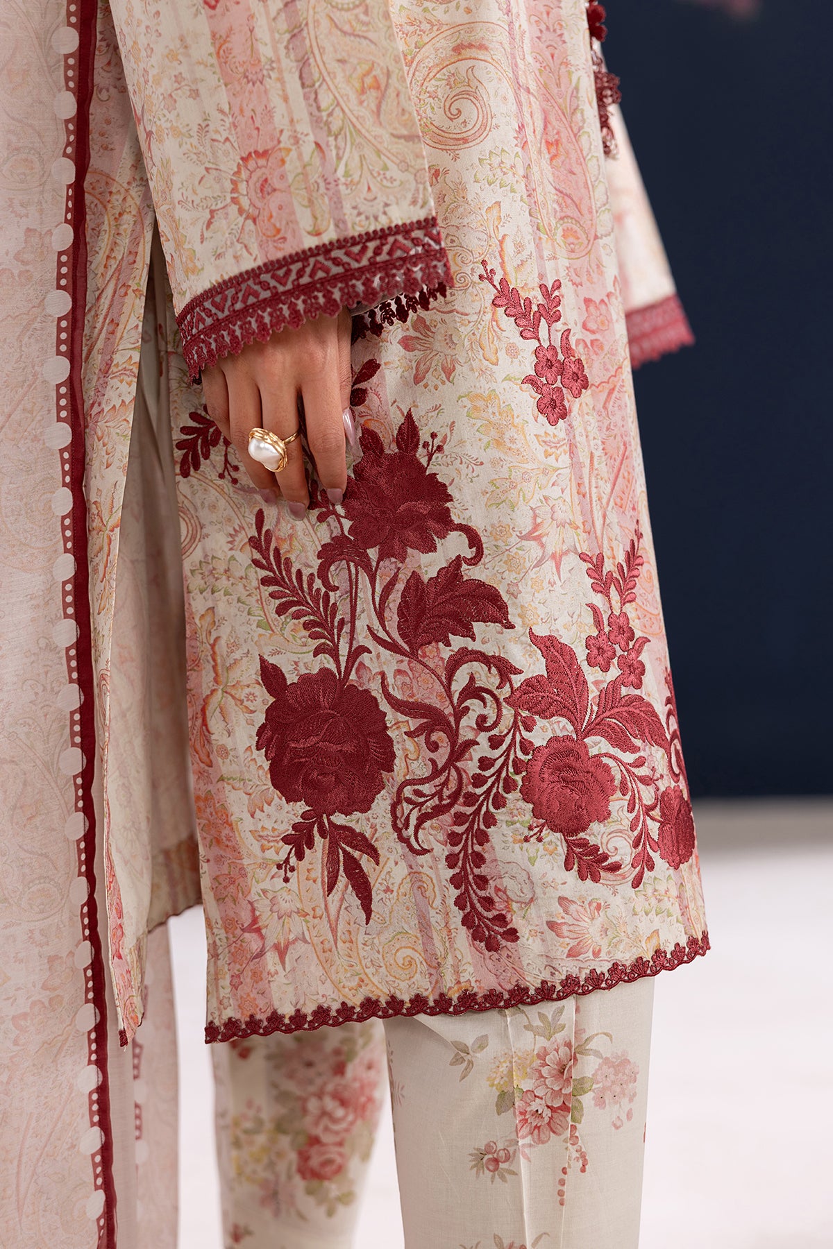 EMBROIDERED LAWN UF-4457