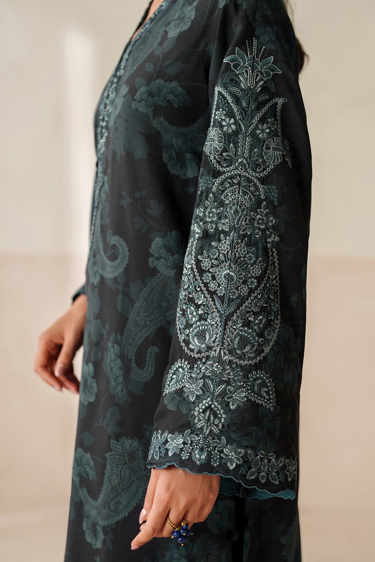 EMBROIDERED VISCOSE SILK UF-4280