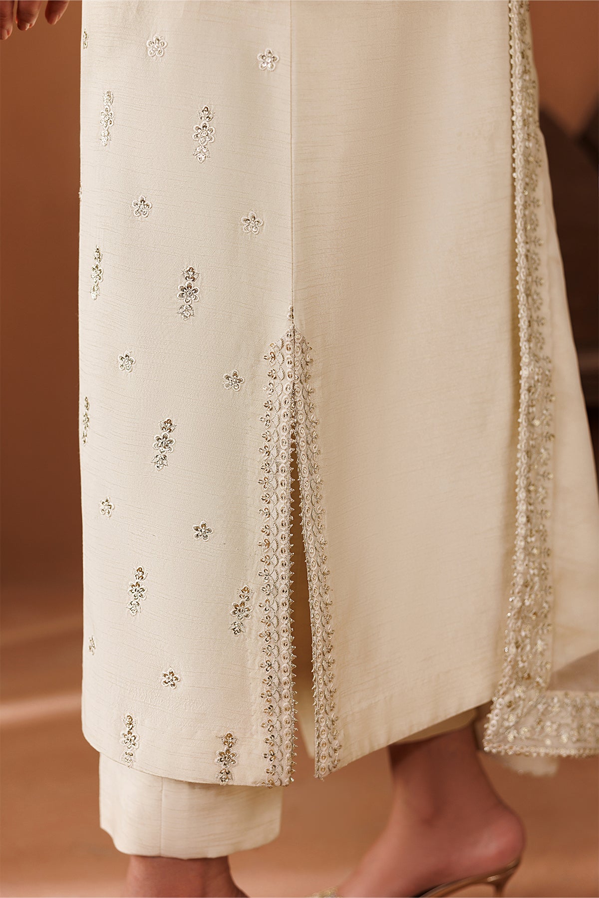 EMBROIDERED RAW SILK UF-4434