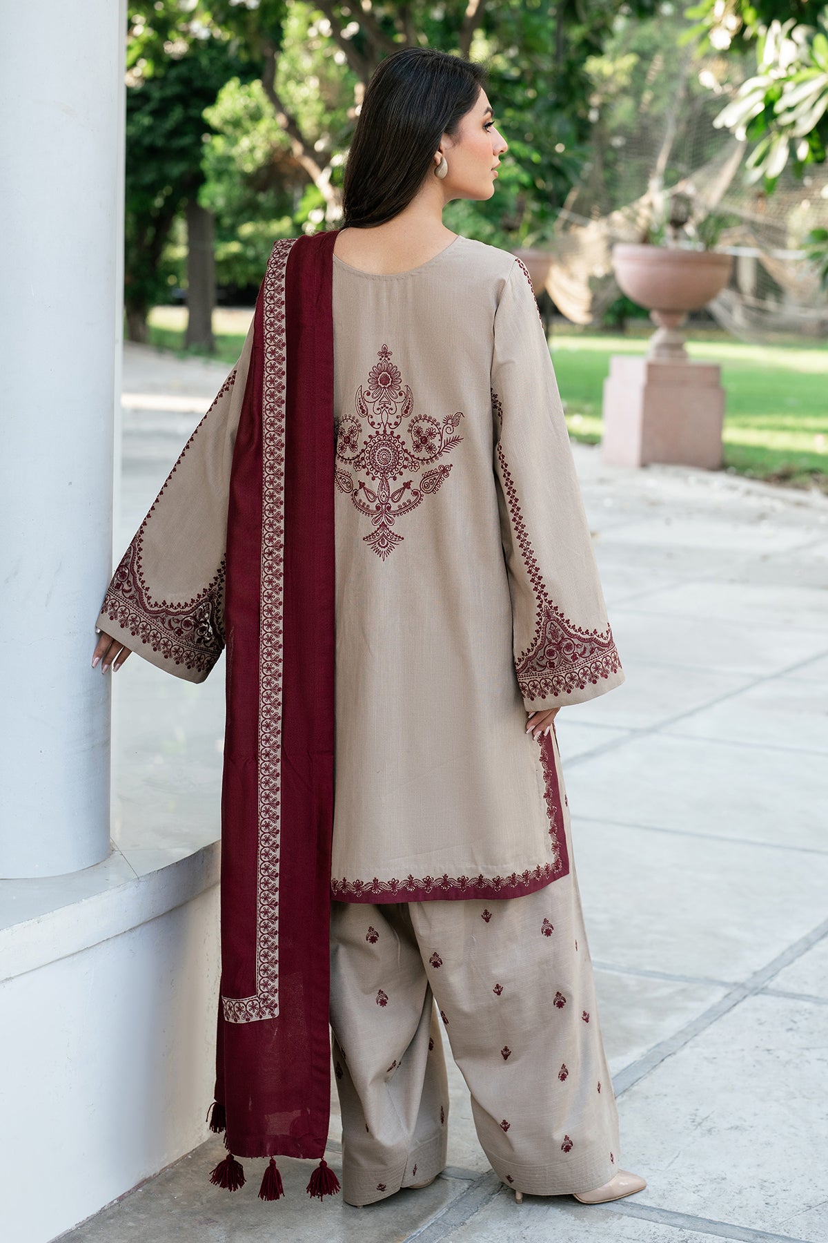 EMBROIDERED KHADDAR SF-4003