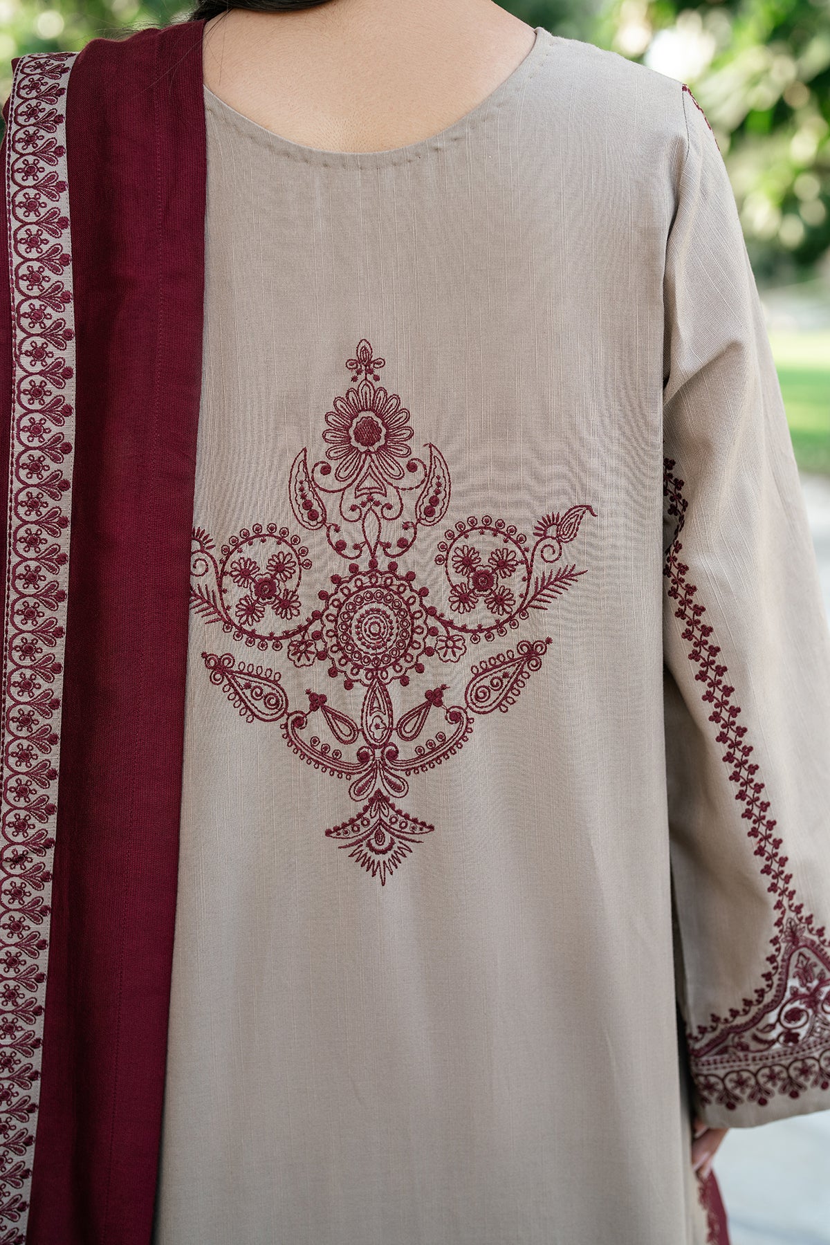 EMBROIDERED KHADDAR SF-4003