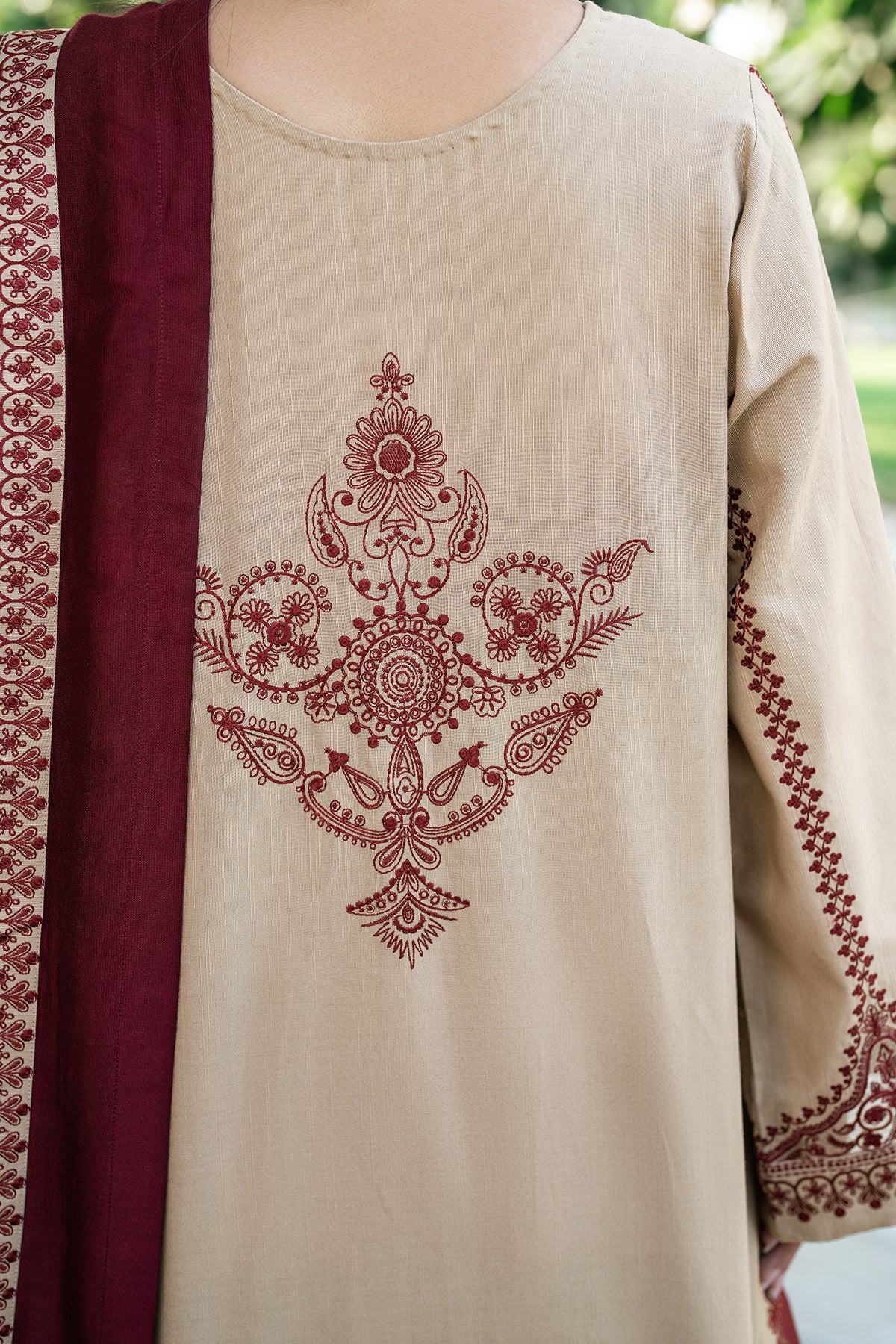 EMBROIDERED KHADDAR UF-4003