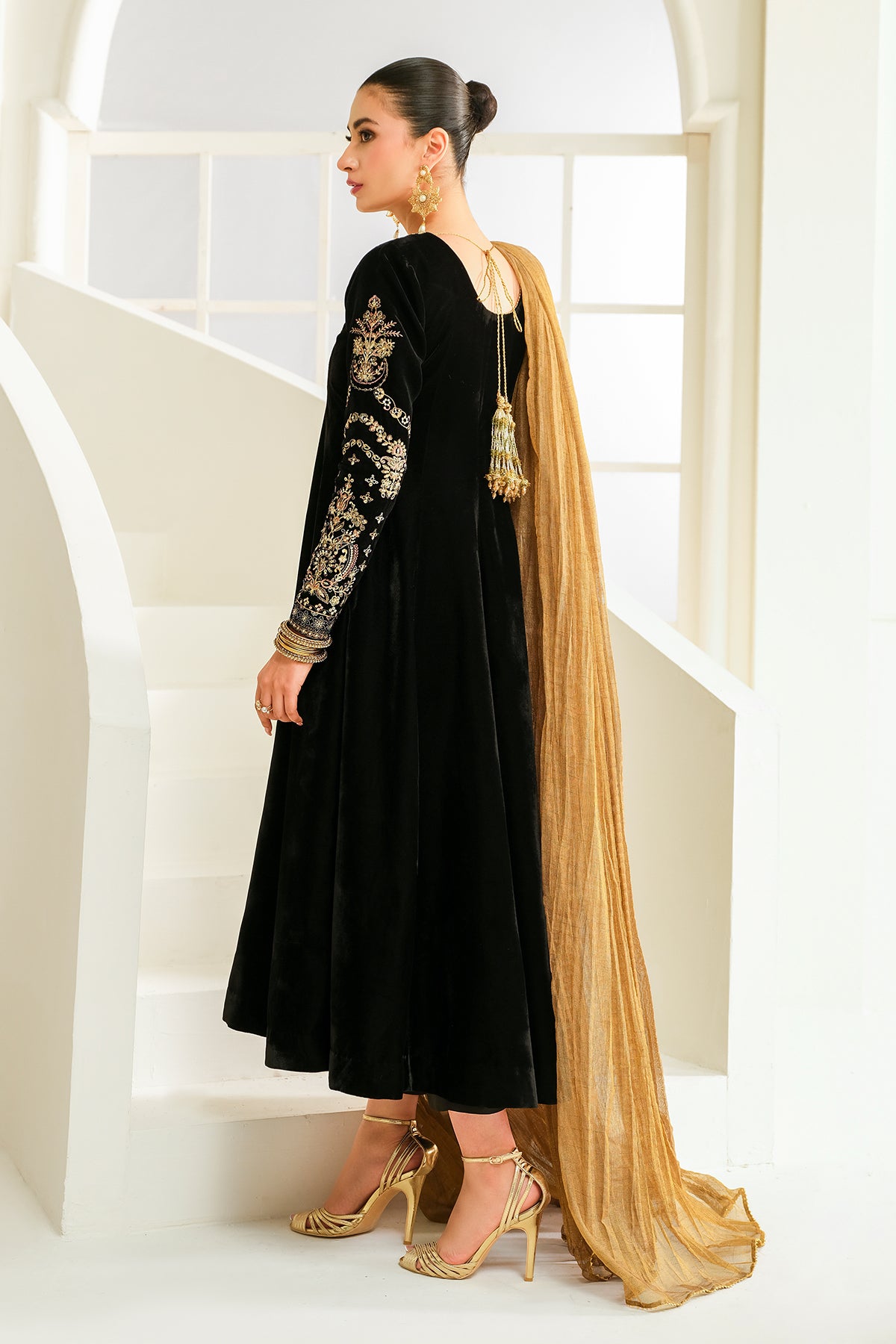 EMBROIDERED VELVET PR-1018