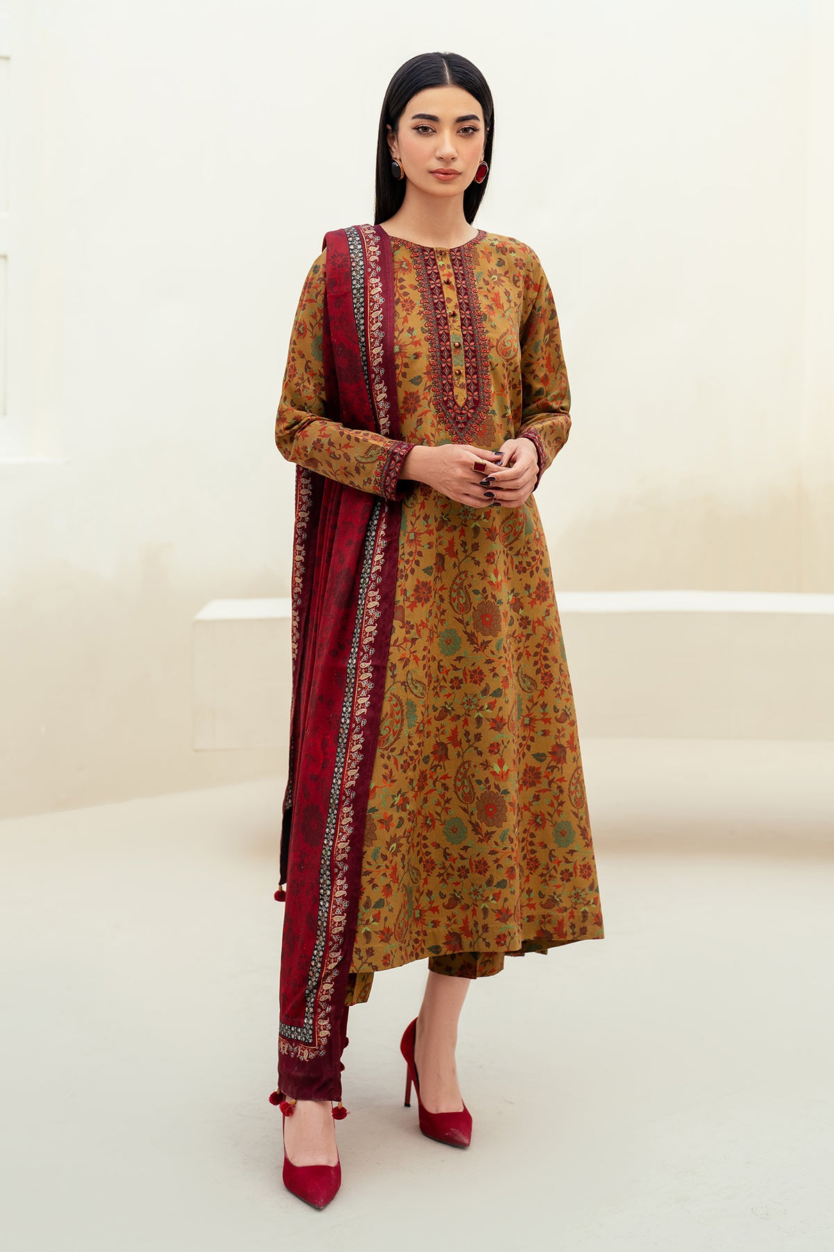 EMBROIDERED KHADDAR SF-4021