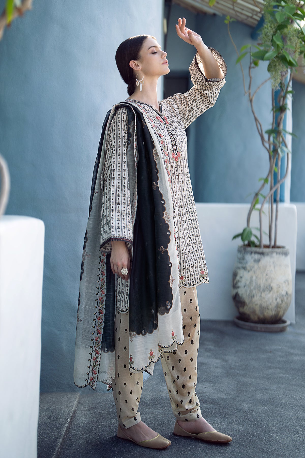 EMBROIDERED PRINTED LAWN UF-555