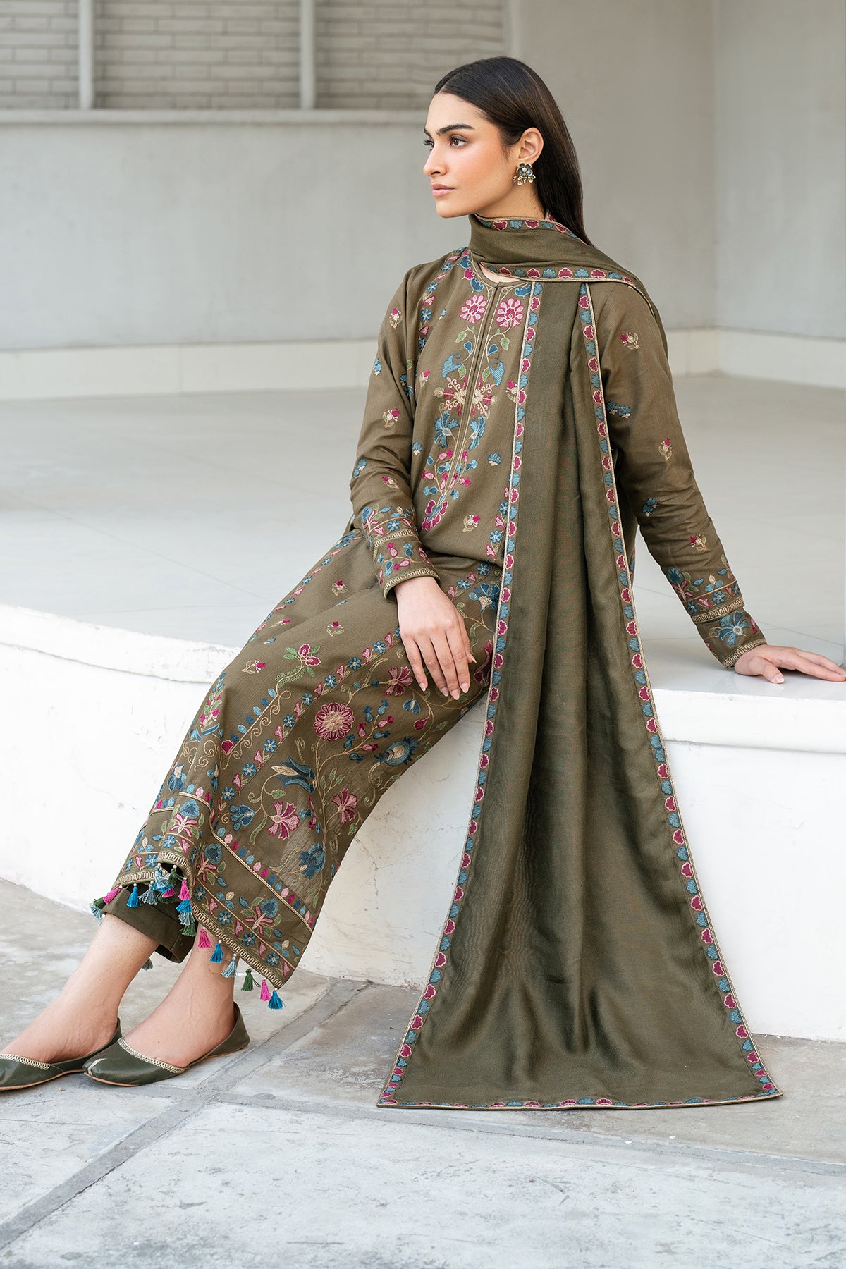 EMBROIDERED KHADDAR UF-4004