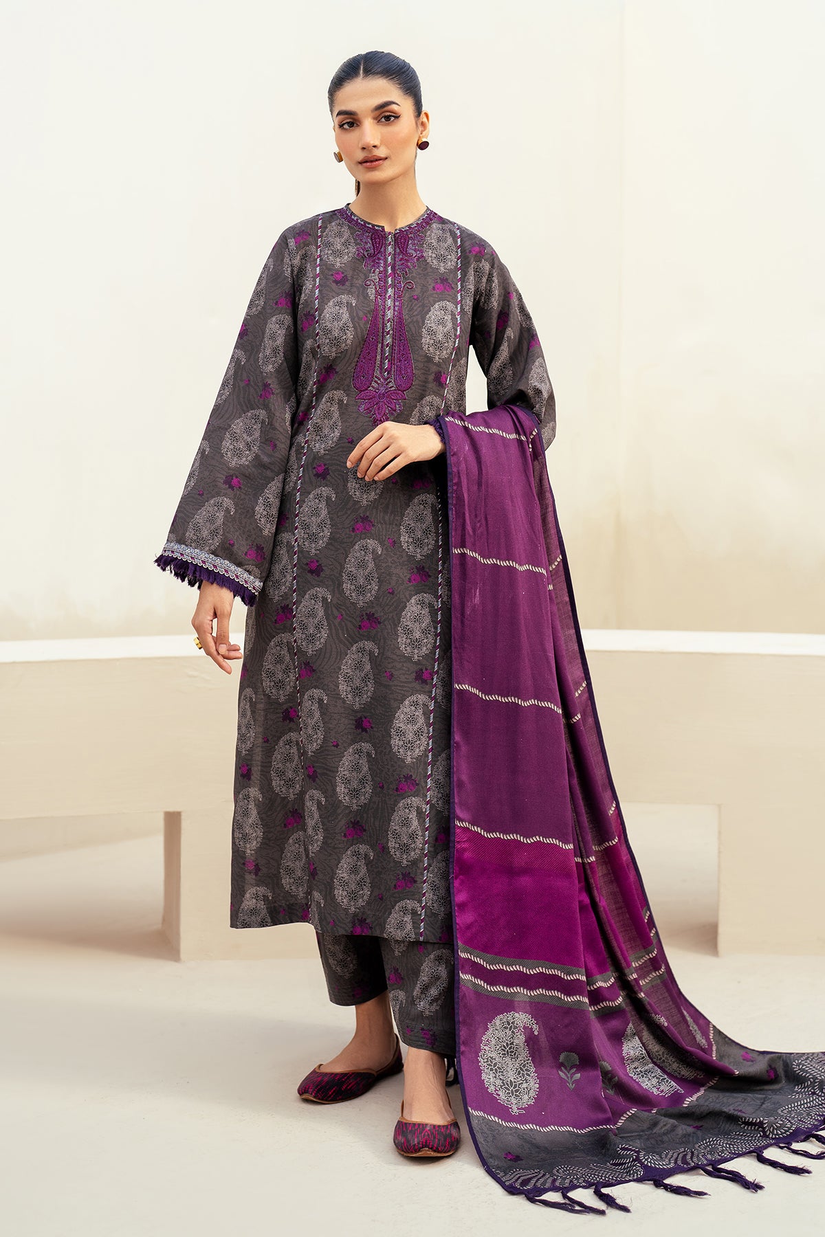 EMBROIDERED KHADDAR SF-4022