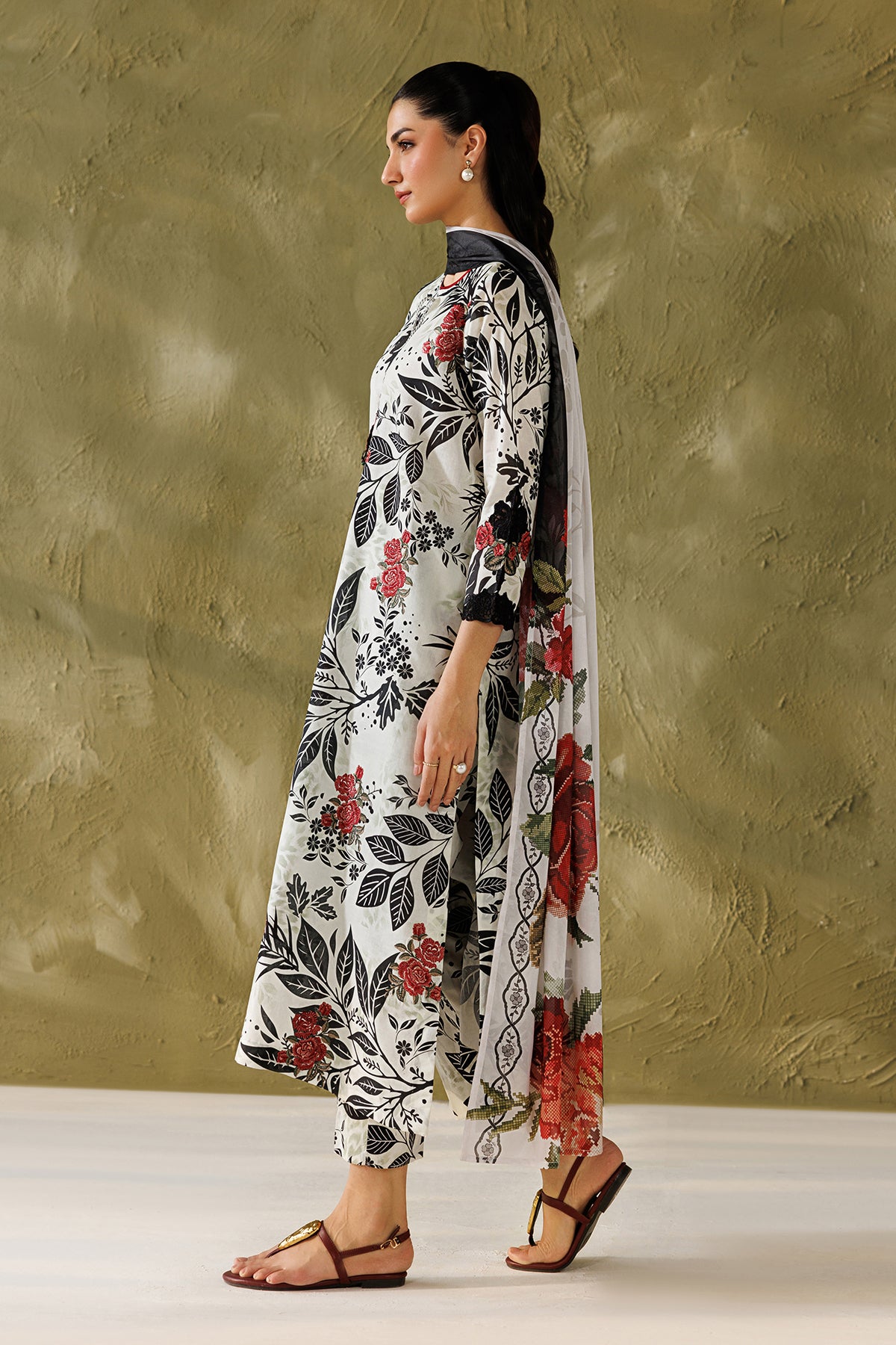EMBROIDERED LAWN UF-4505