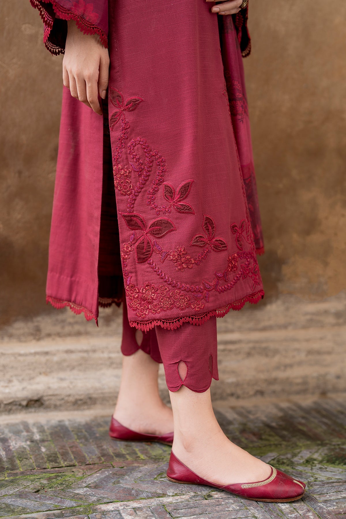 EMBROIDERED KHADDAR SF-739