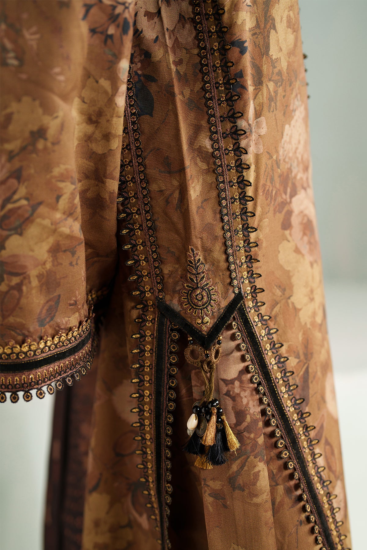 EMBROIDERED KHADDAR UF-4324