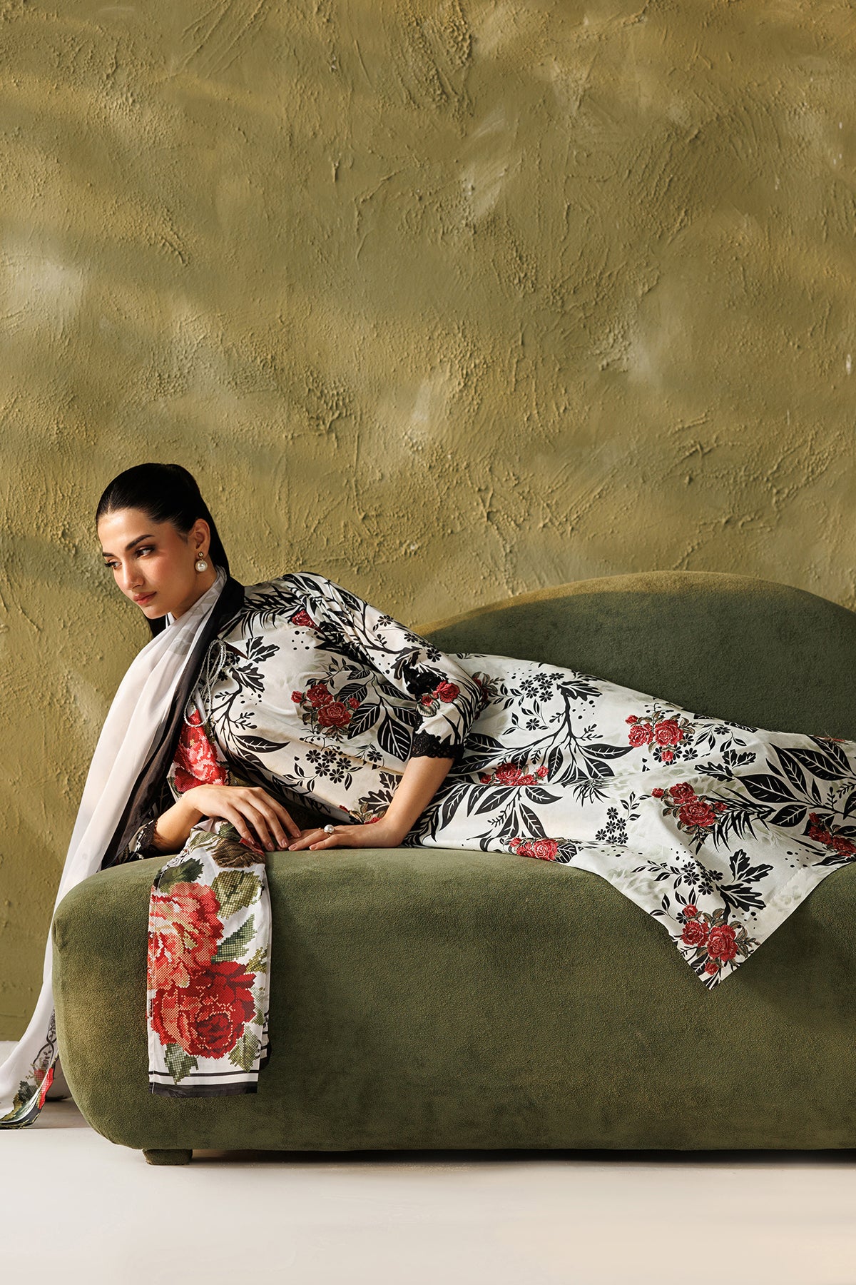 EMBROIDERED LAWN UF-4505