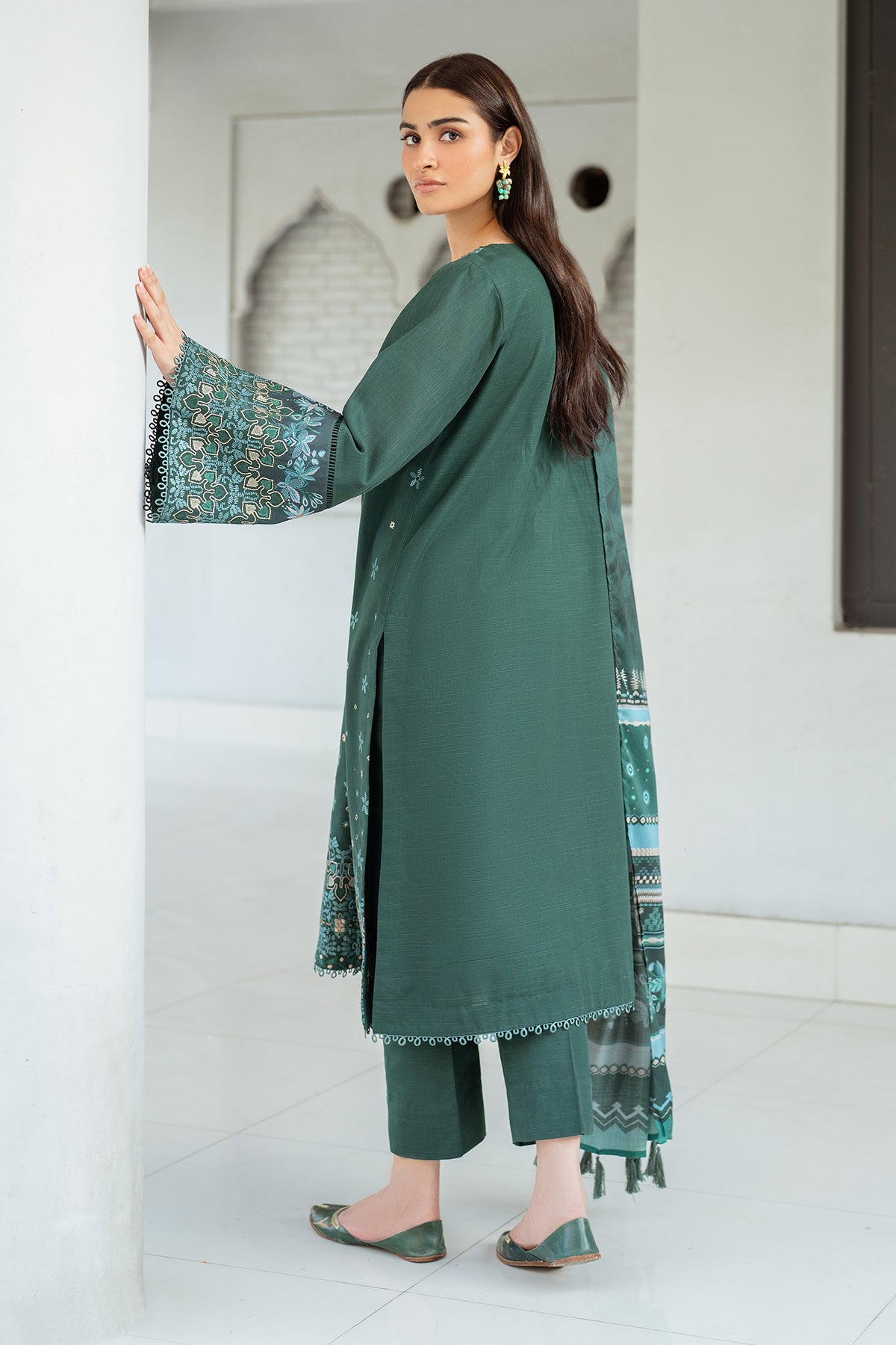 EMBROIDERED KHADDAR SF-4005