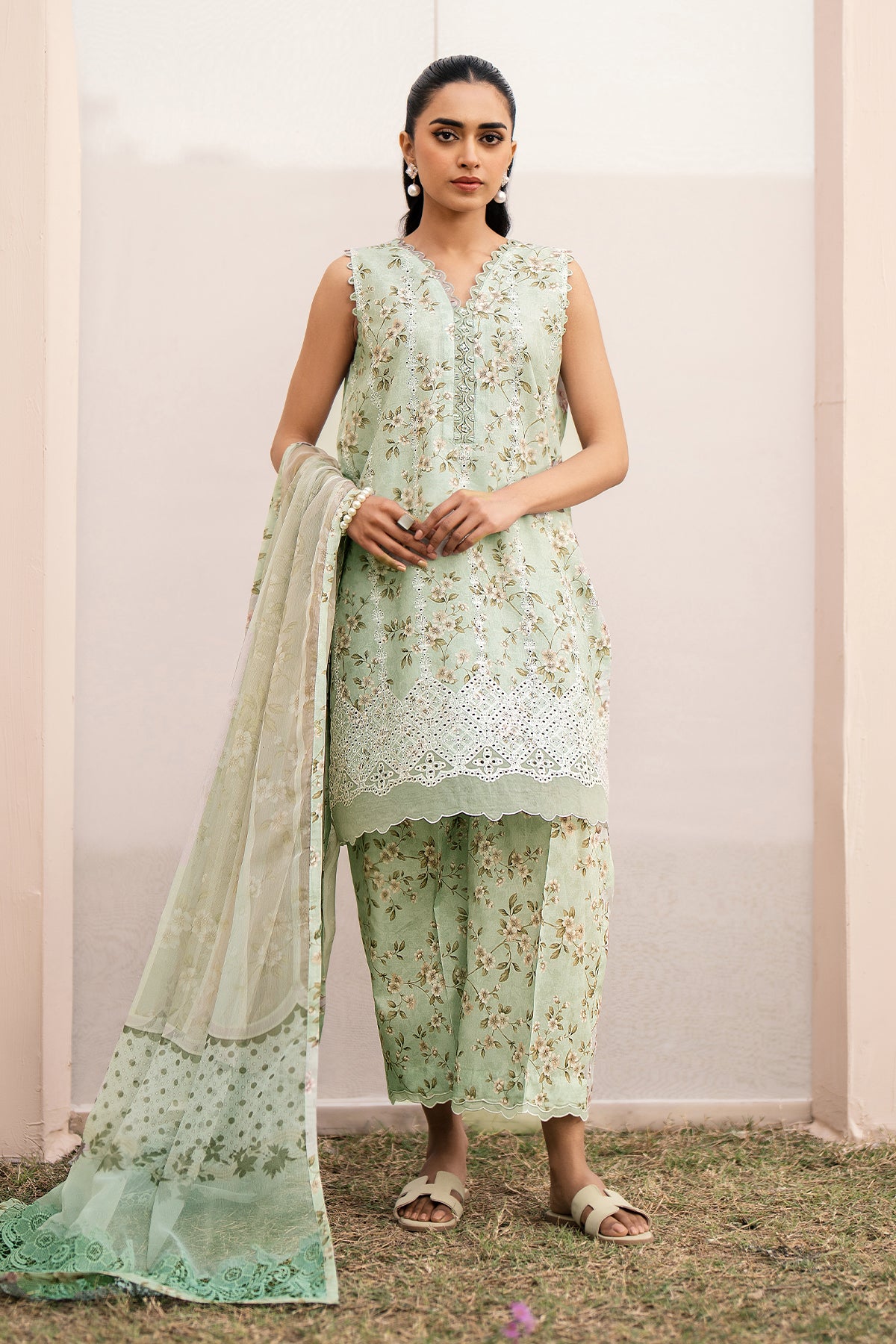 EMBROIDERED PRINTED LAWN UF-609