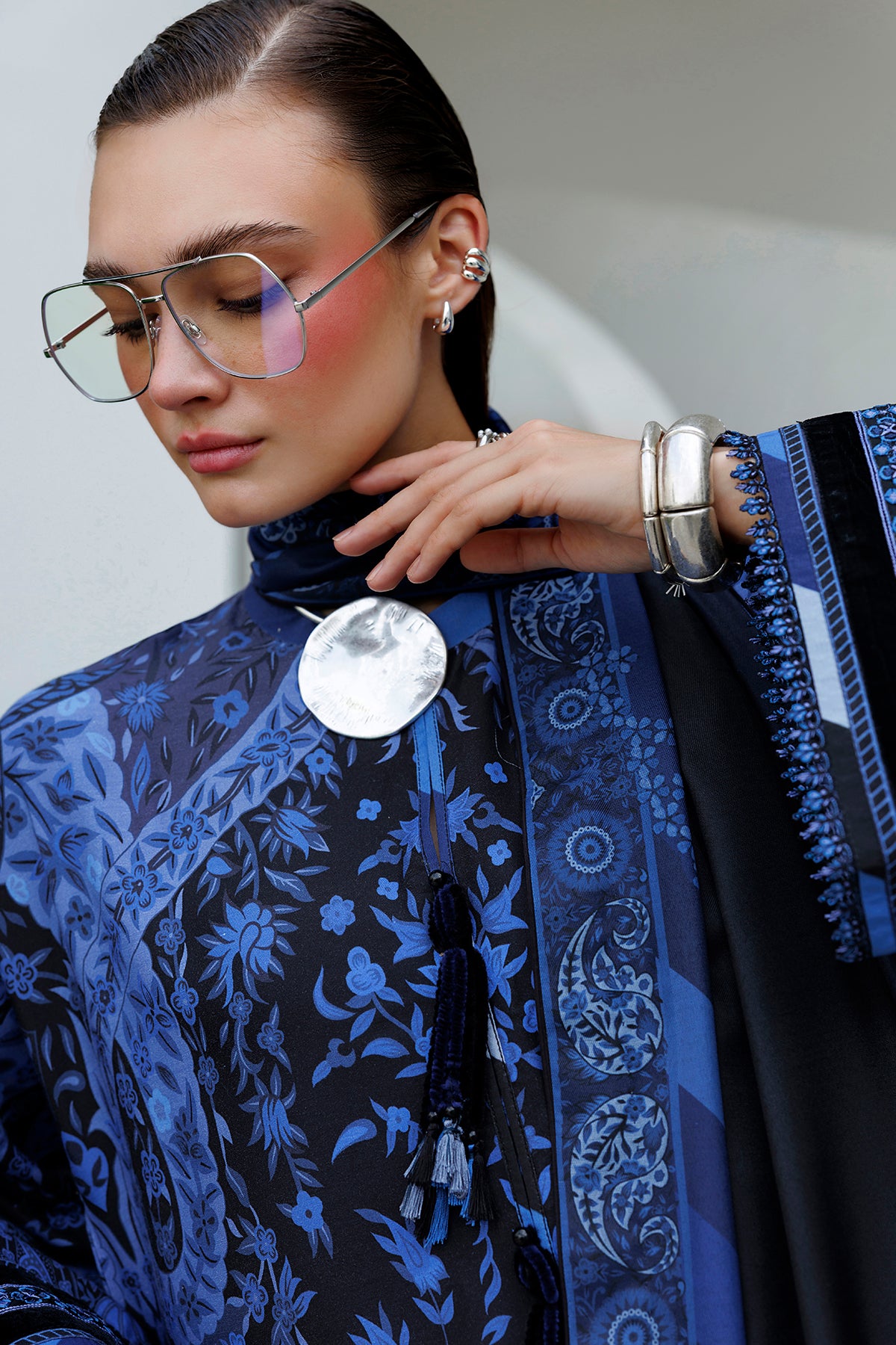 EMBROIDERED VISCOSE SILK SF-4602
