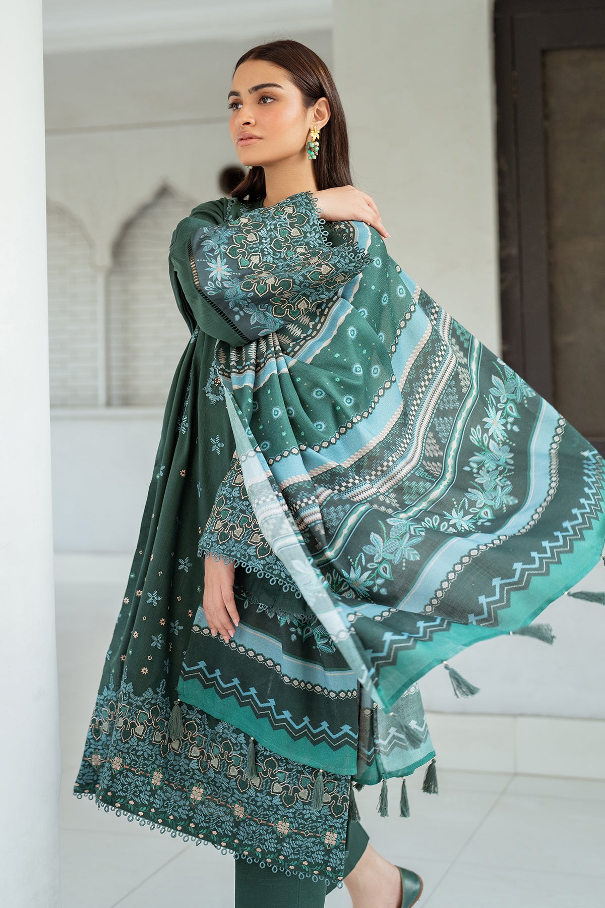 EMBROIDERED KHADDAR SF-4005