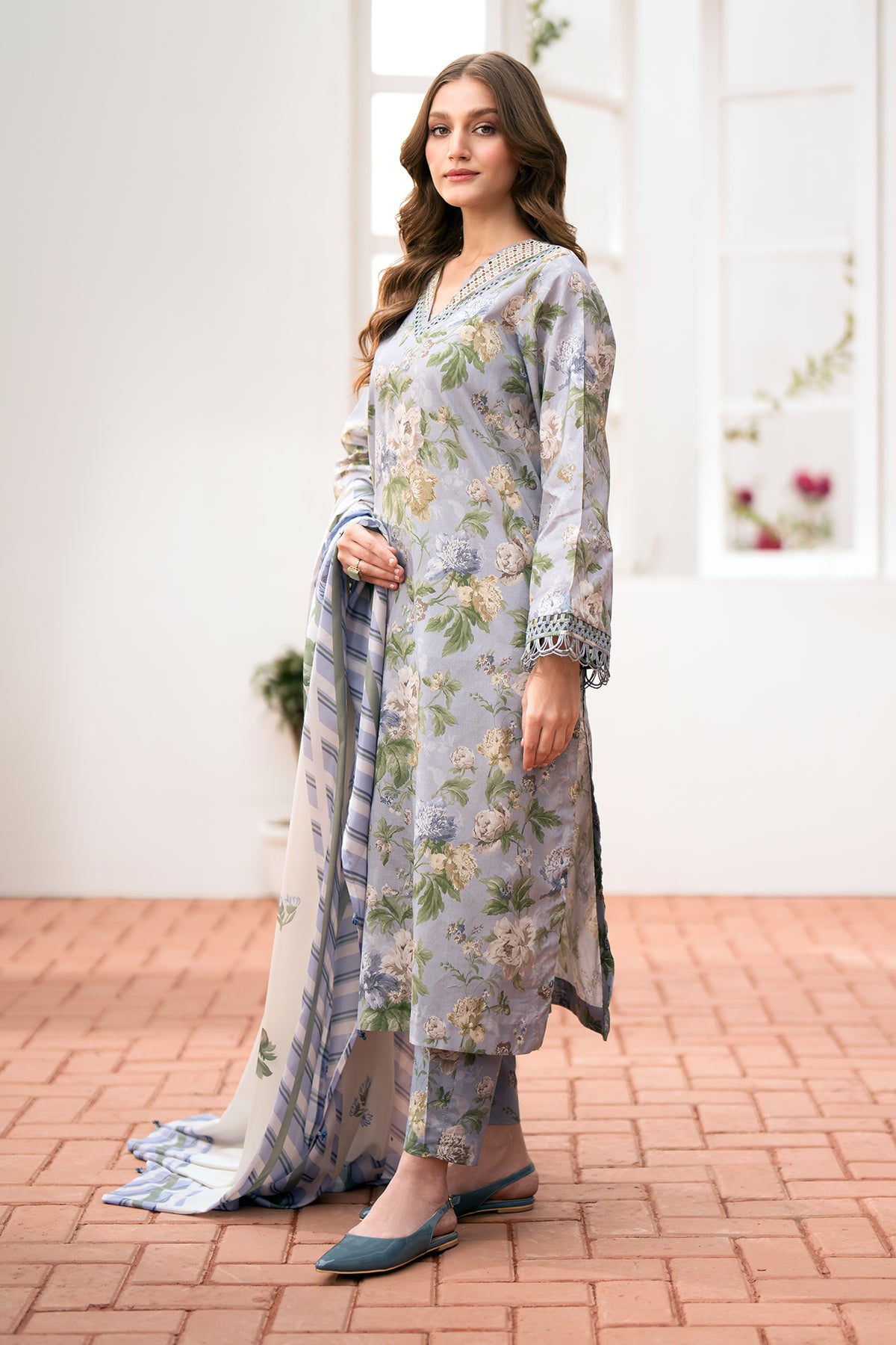 EMBROIDERED LAWN UF-529