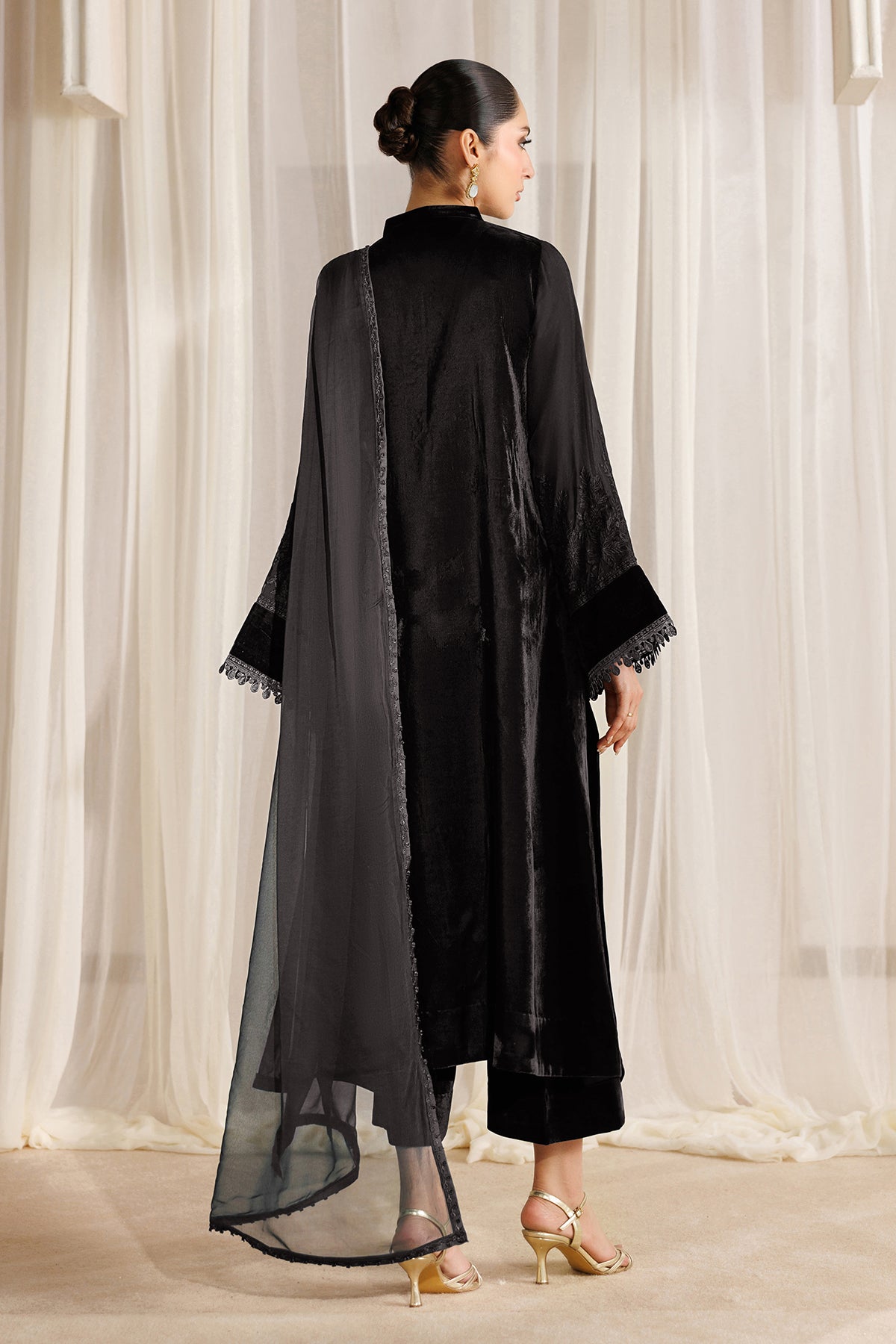 EMBROIDERED VELVET PR-1382